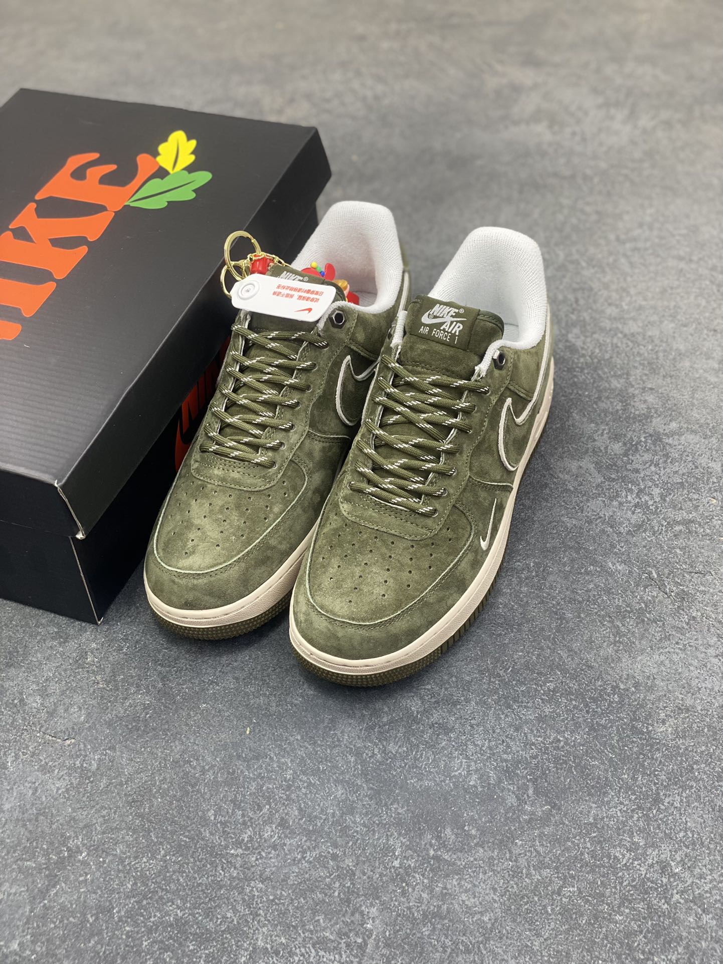 图片[8]-Nike Air Force 1 ‘07 Low “头层猪八拼接” 空军一号 高端定制 低帮 运动鞋 休闲鞋 折边针车 工艺难度大 原楦头原纸板 原装鞋盒 定制五金配件 内置全掌气垫 原厂鞋底 货号：DY9867-106 尺码：36 36.5 37.5 38 38.5 39 40 40.5 41 42 42.5 43 44 44.5 45-选品中心