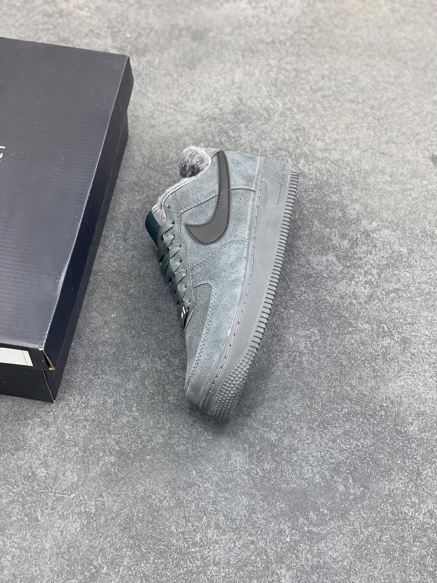 图片[7]-NIke Air Force 1 ‘07 Low 空军一号低帮 运动鞋 休闲鞋 折边针车 工艺难度大 原楦头原纸板 原装鞋盒 定制五金配件 内置全掌气垫 原厂鞋底 货号：DV3464-002 尺码：36 36.5 37.5 38 38.5 39 40 40.5 41 42 42.5 43 44 44.5 45-选品中心