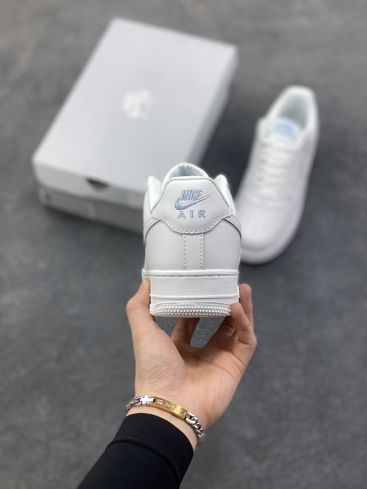 图片[4]-NIke Air Force 1 ‘07 Low 空军一号低帮 运动鞋 休闲鞋 折边针车 工艺难度大 原楦头原纸板 原装鞋盒 定制五金配件 内置全掌气垫 原厂鞋底 货号：IH4475-100 尺码：36 36.5 37.5 38 38.5 39 40 40.5 41 42 42.5 43 44 44.5 45-选品中心