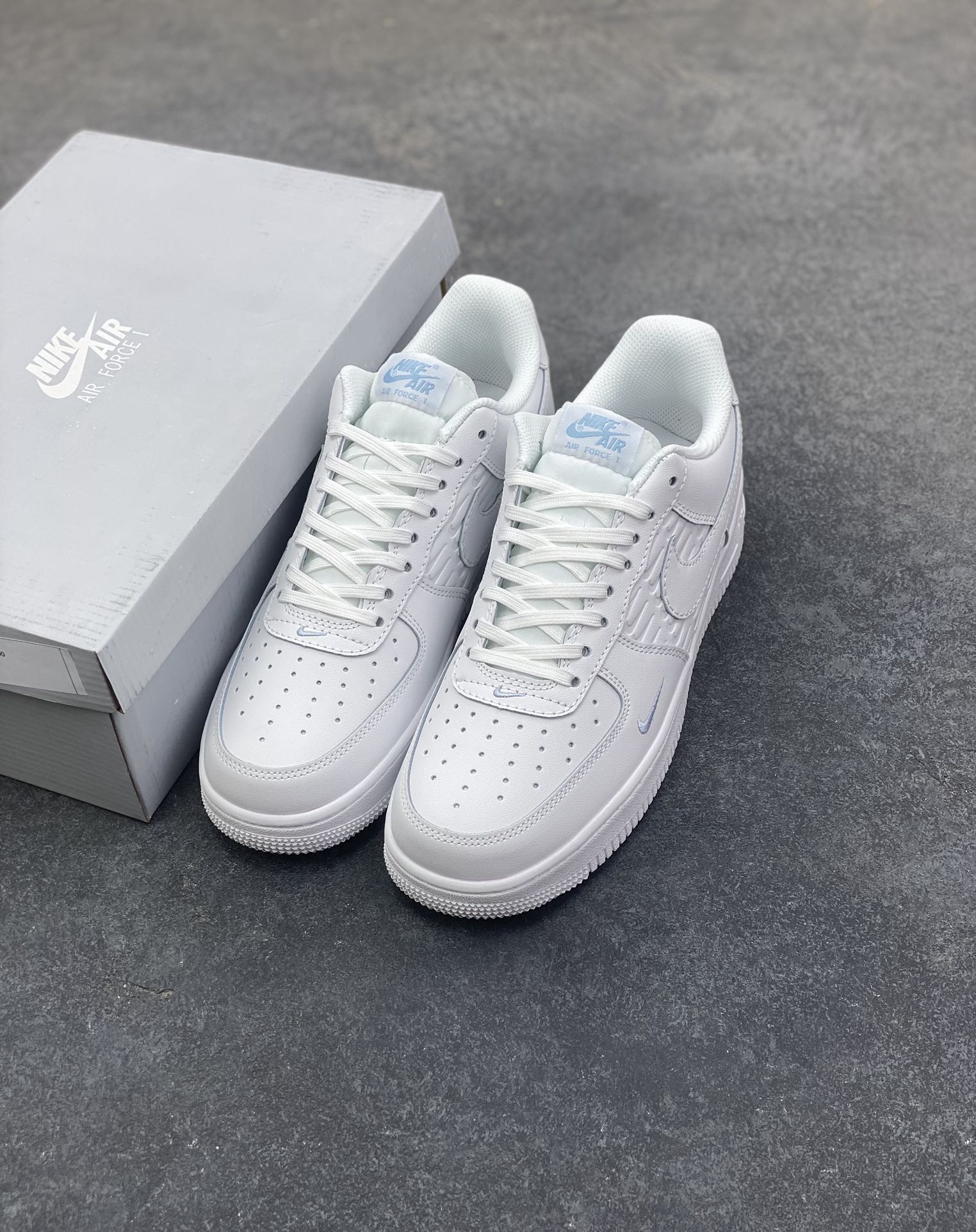 图片[8]-NIke Air Force 1 ‘07 Low 空军一号低帮 运动鞋 休闲鞋 折边针车 工艺难度大 原楦头原纸板 原装鞋盒 定制五金配件 内置全掌气垫 原厂鞋底 货号：IH4475-100 尺码：36 36.5 37.5 38 38.5 39 40 40.5 41 42 42.5 43 44 44.5 45-选品中心