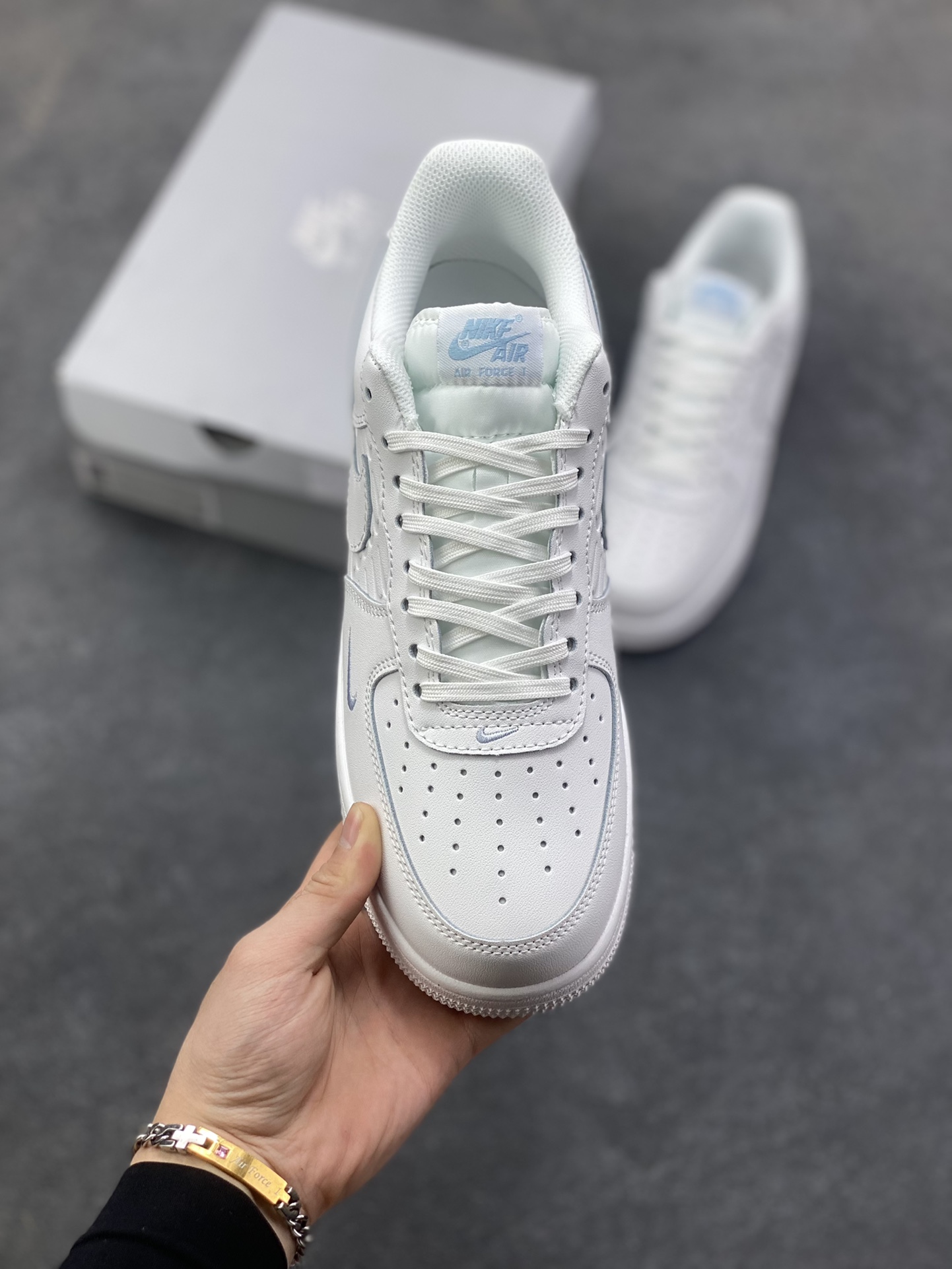 图片[2]-NIke Air Force 1 ‘07 Low 空军一号低帮 运动鞋 休闲鞋 折边针车 工艺难度大 原楦头原纸板 原装鞋盒 定制五金配件 内置全掌气垫 原厂鞋底 货号：IH4475-100 尺码：36 36.5 37.5 38 38.5 39 40 40.5 41 42 42.5 43 44 44.5 45-选品中心