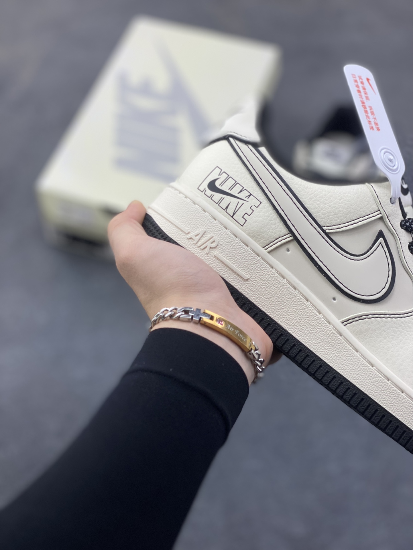 图片[6]-NIke Air Force 1 ‘07 Low “NIKE黑兔八哥”空军一号 低帮 运动鞋 休闲鞋 折边针车 工艺难度大 原楦头原纸板 原装鞋盒 定制五金配件 内置全掌气垫 原厂鞋底 货号：JP8028-060 尺码：36 36.5 37.5 38 38.5 39 40 40.5 41 42 42.5 43 44 44.5 45 200-260-选品中心