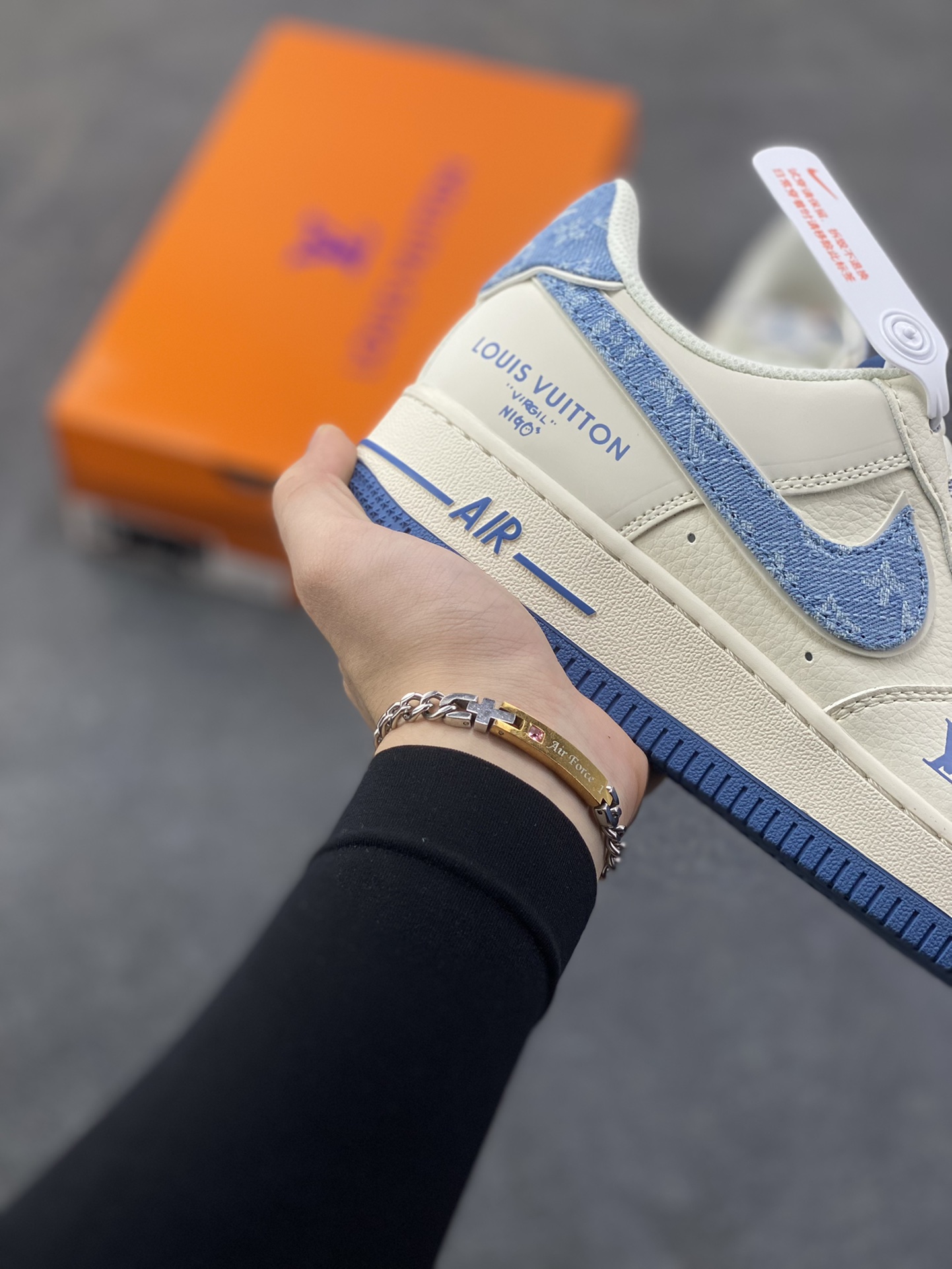 图片[6]-NIke Air Force 1 ‘07 Low “LV联名-牛仔蓝”空军一号 低帮 运动鞋 休闲鞋 折边针车 工艺难度大 原楦头原纸板 原装鞋盒 定制五金配件 内置全掌气垫 原厂鞋底 货号：SM6668-130 尺码：36 36.5 37.5 38 38.5 39 40 40.5 41 42 42.5 43 44 44.5 45-选品中心