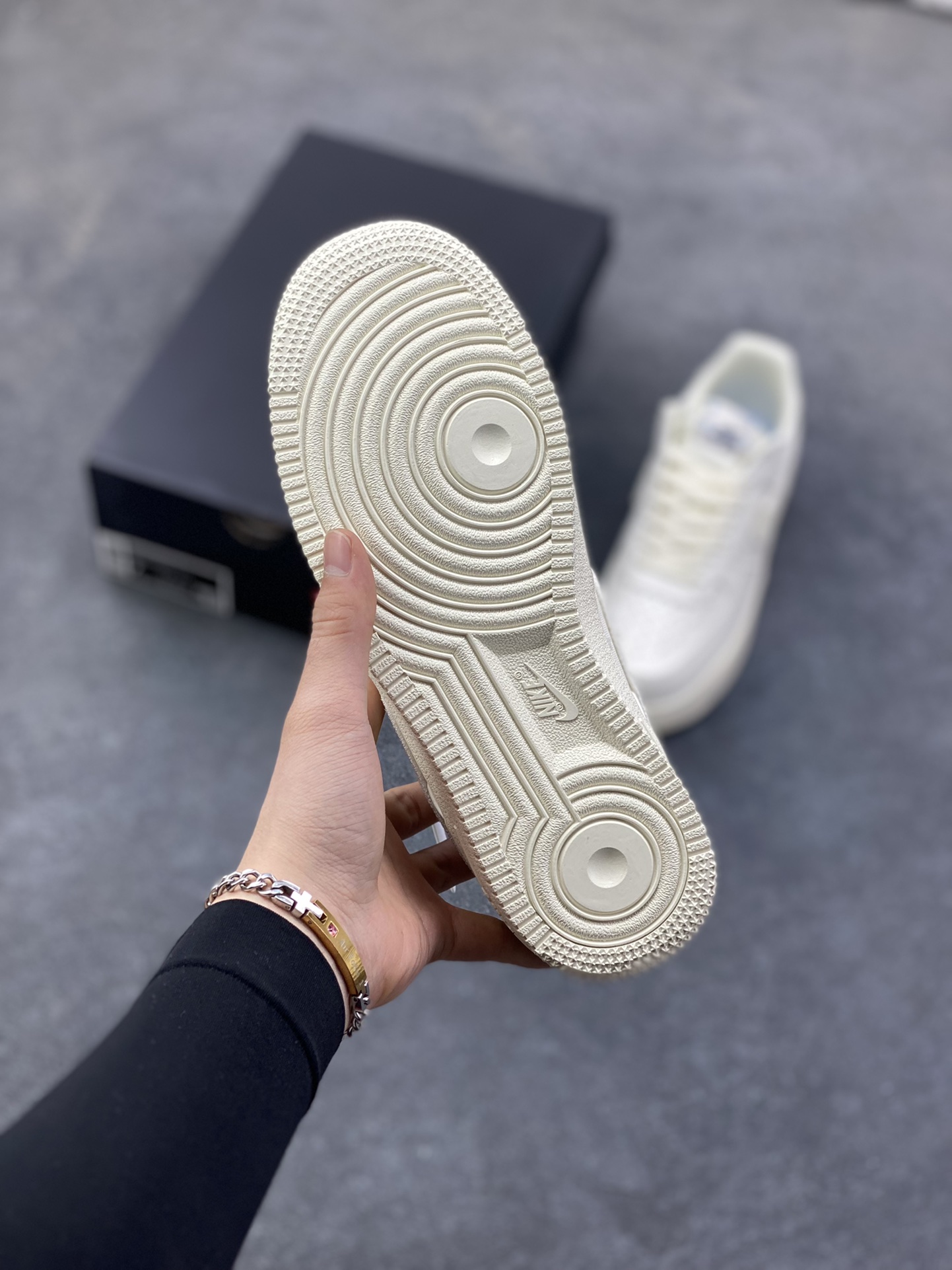 图片[5]-NIke Air Force 1 ‘07 Low 空军一号低帮 运动鞋 休闲鞋 折边针车 工艺难度大 原楦头原纸板 原装鞋盒 定制五金配件 内置全掌气垫 原厂鞋底 货号：IH7351-010 尺码：36 36.5 37.5 38 38.5 39 40 40.5 41 42 42.5 43 44 44.5 45-选品中心