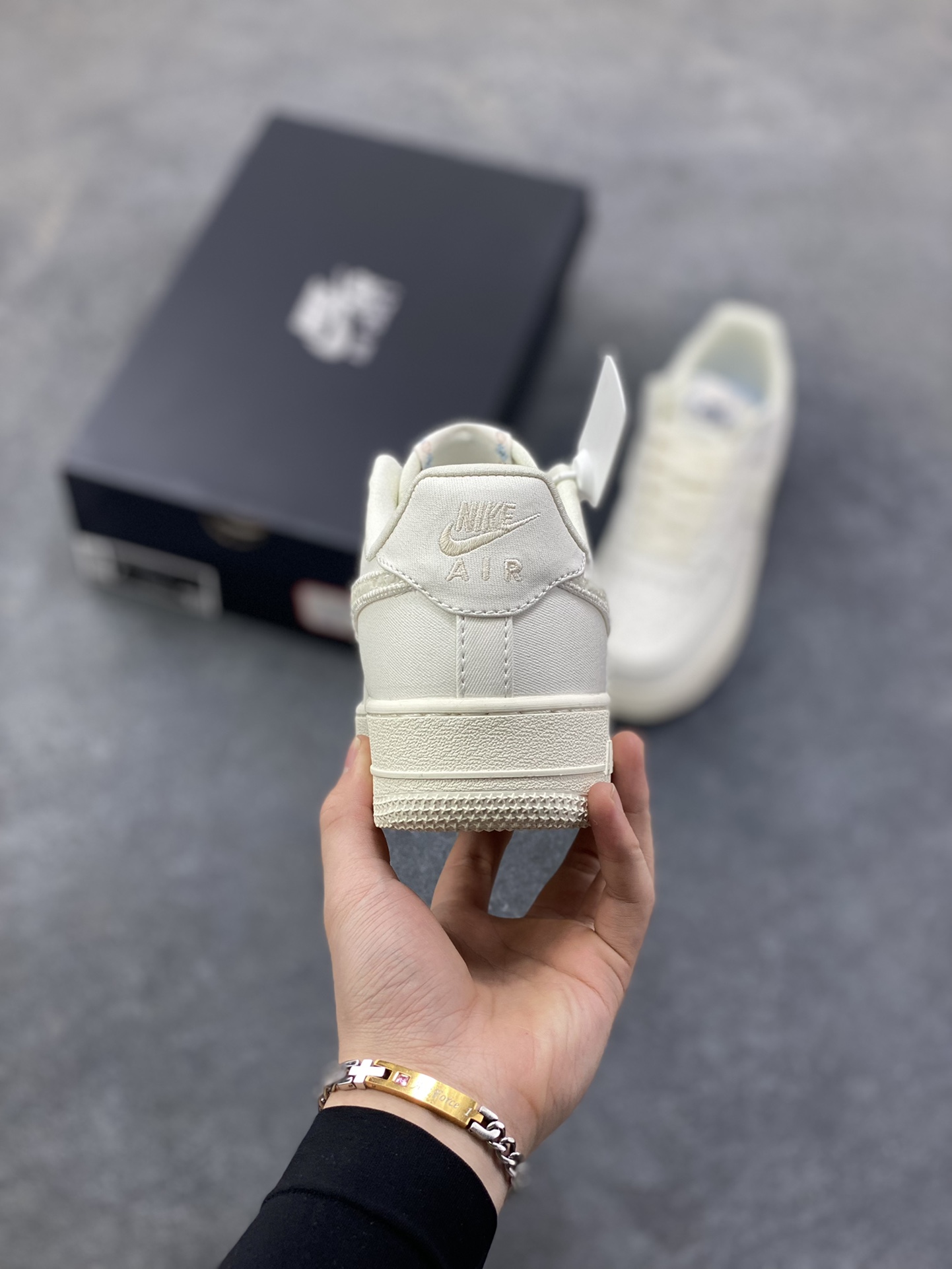 图片[4]-NIke Air Force 1 ‘07 Low 空军一号低帮 运动鞋 休闲鞋 折边针车 工艺难度大 原楦头原纸板 原装鞋盒 定制五金配件 内置全掌气垫 原厂鞋底 货号：IH7351-010 尺码：36 36.5 37.5 38 38.5 39 40 40.5 41 42 42.5 43 44 44.5 45-选品中心