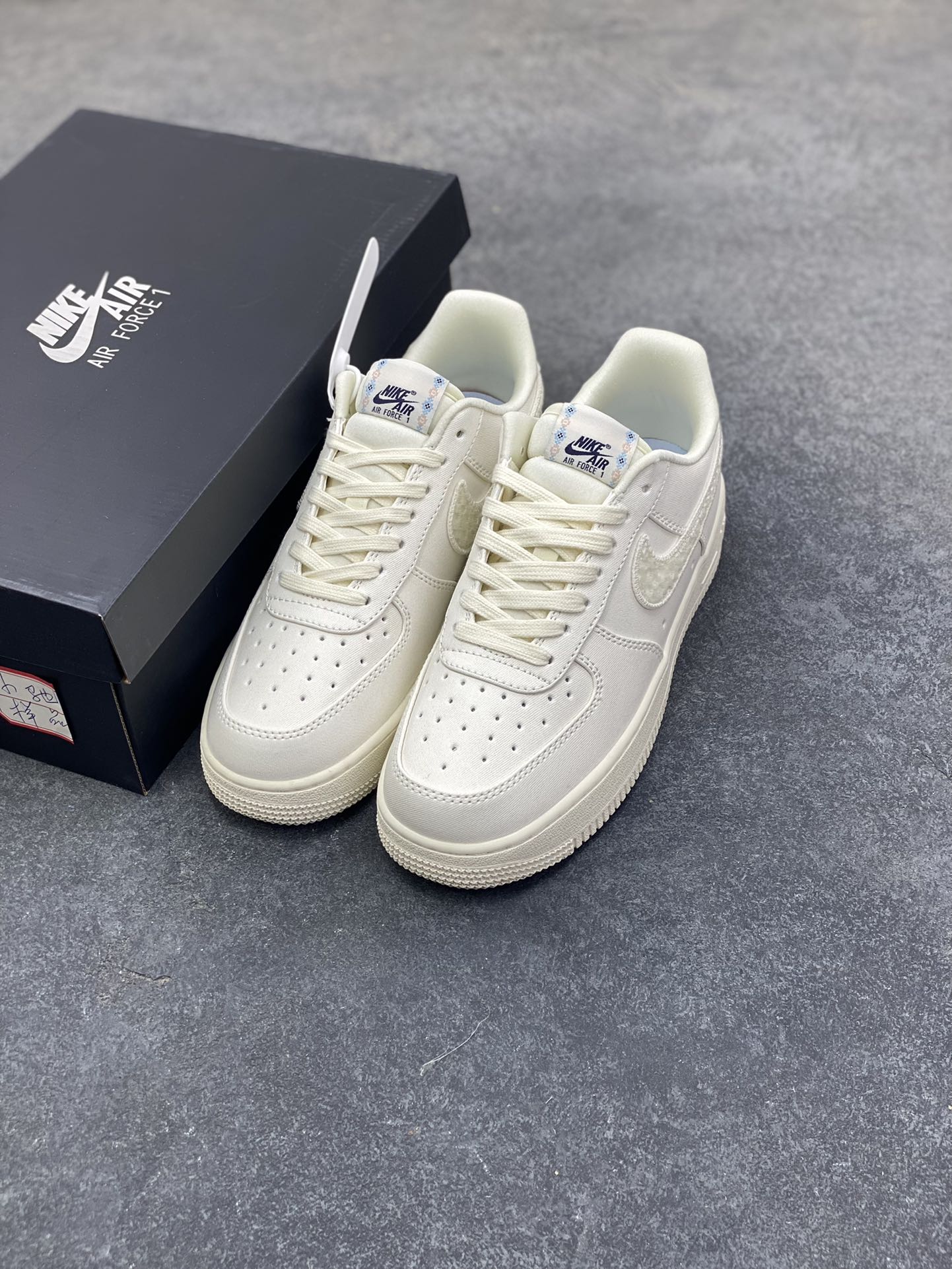图片[8]-NIke Air Force 1 ‘07 Low 空军一号低帮 运动鞋 休闲鞋 折边针车 工艺难度大 原楦头原纸板 原装鞋盒 定制五金配件 内置全掌气垫 原厂鞋底 货号：IH7351-010 尺码：36 36.5 37.5 38 38.5 39 40 40.5 41 42 42.5 43 44 44.5 45-选品中心