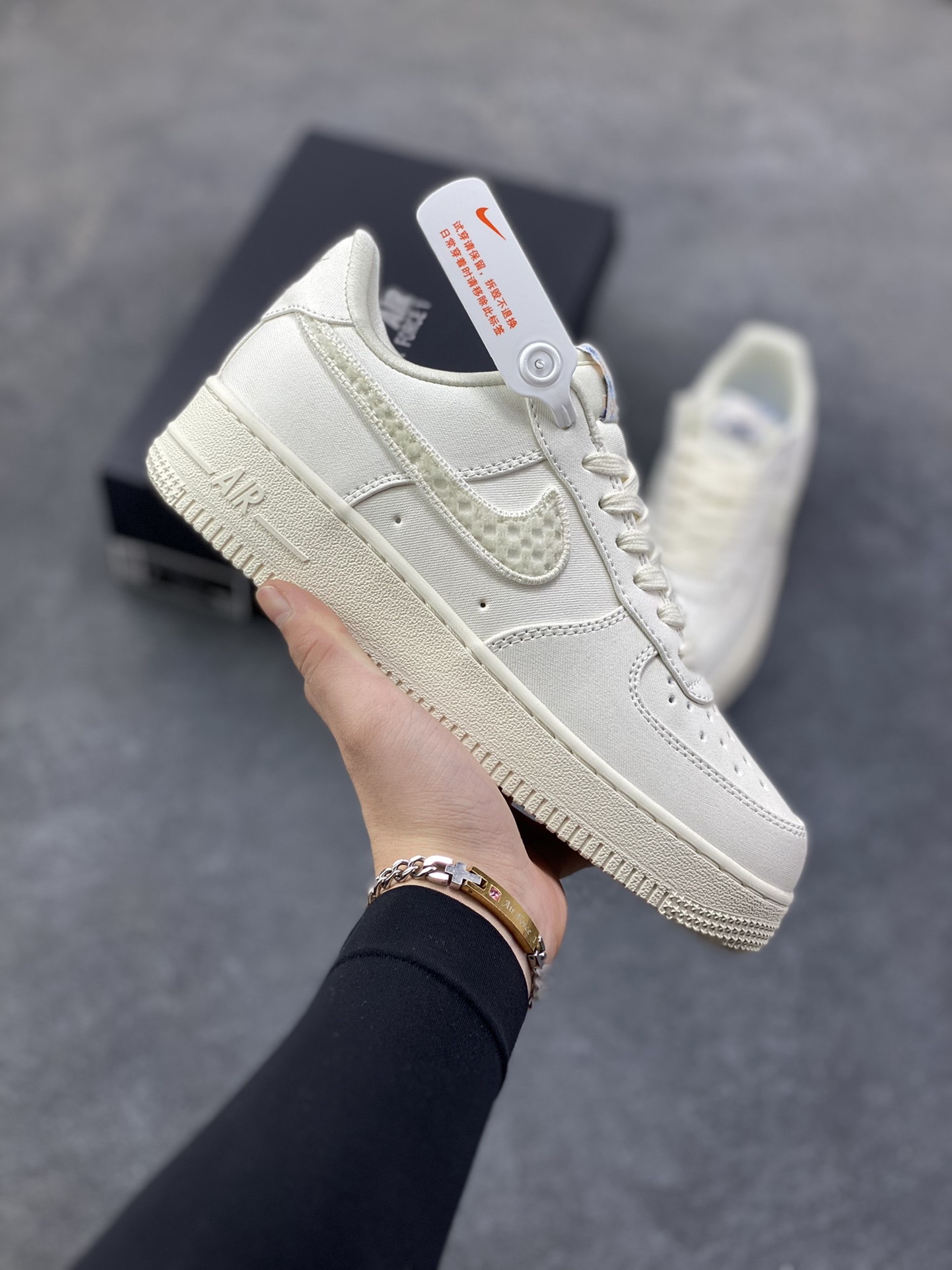 NIke Air Force 1 ‘07 Low 空军一号低帮 运动鞋 休闲鞋 折边针车 工艺难度大 原楦头原纸板 原装鞋盒 定制五金配件 内置全掌气垫 原厂鞋底 货号：IH7351-010 尺码：36 36.5 37.5 38 38.5 39 40 40.5 41 42 42.5 43 44 44.5 45-选品中心