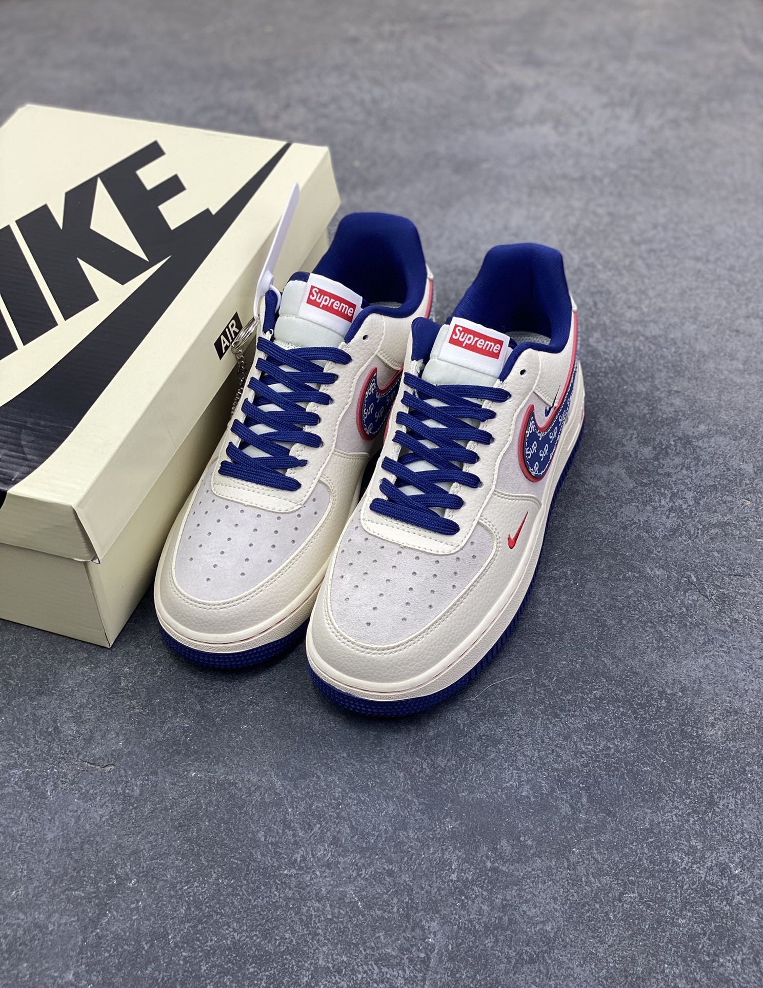 图片[8]-限量发售！NIke Air Force 1 ‘07 Low “SUP联名—白红蓝三小勾” 空军一号低帮 运动鞋 休闲鞋 折边针车 工艺难度大 原楦头原纸板 高端定制鞋盒 原厂鞋底 超高清洁度 细节完美 货号：DD1982-328 尺码：36 36.5 37.5 38 38.5 39 40 40.5 41 42 42.5 43 44 44.5 45-选品中心