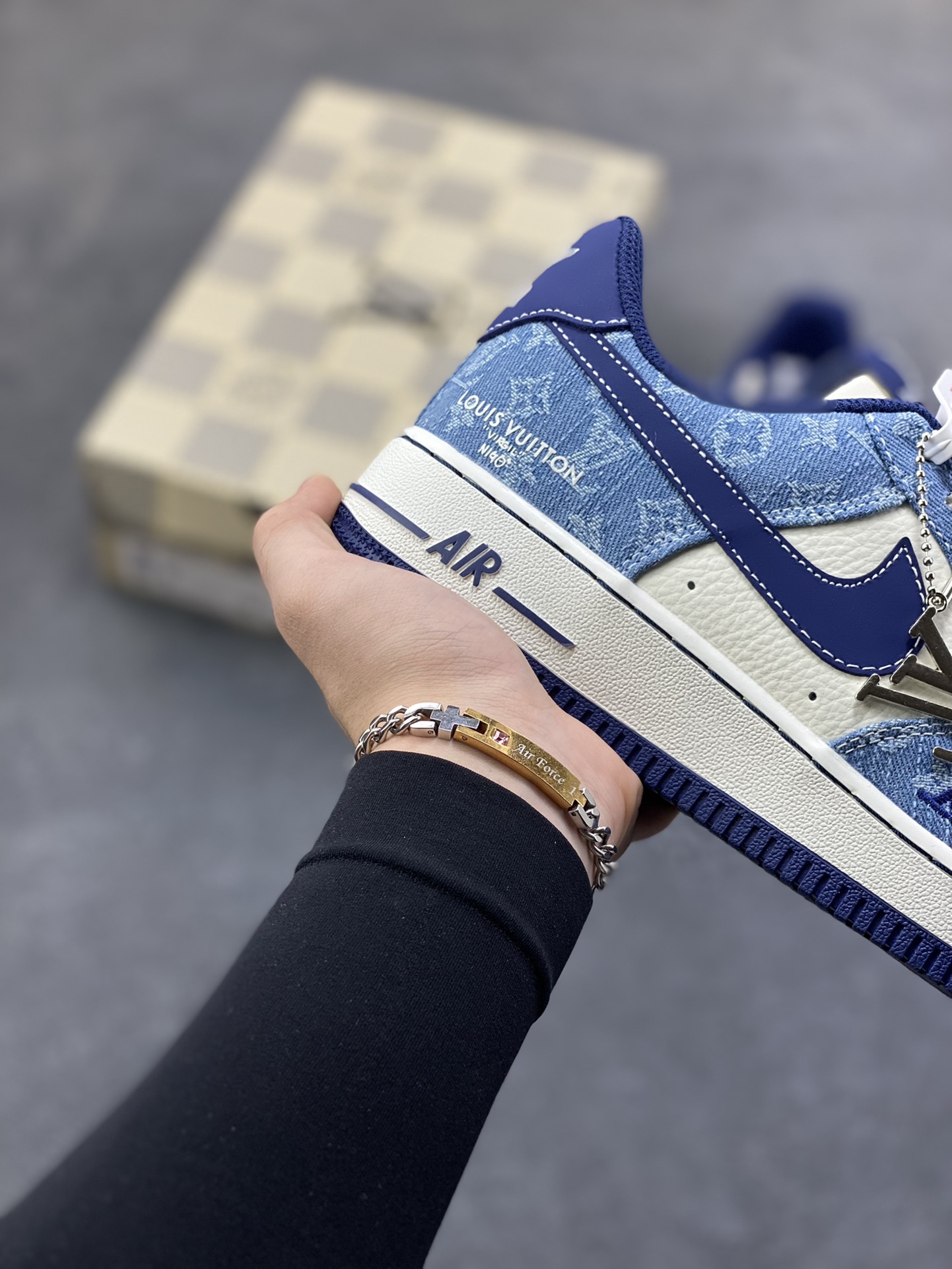 图片[6]-NIke Air Force 1 ‘07 Low “LV联名—经典蓝牛仔” 空军一号低帮 运动鞋 休闲鞋 折边针车 工艺难度大 原楦头原纸板 高端定制鞋盒 原厂鞋底 超高清洁度 细节完美 货号：NH0601-578 尺码：36 36.5 37.5 38 38.5 39 40 40.5 41 42 42.5 43 44 44.5 45-选品中心
