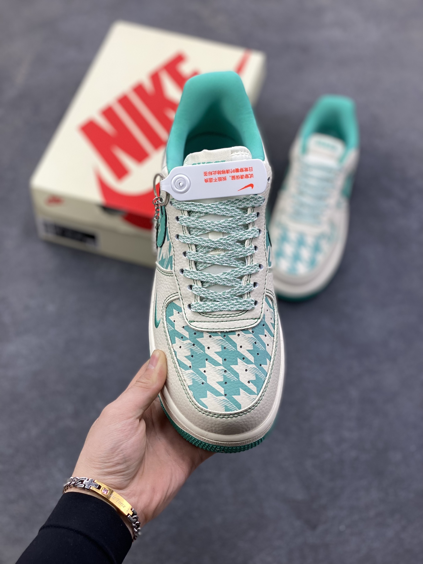 图片[2]-NIke Air Force 1 ‘07 Low “古驰联名——薄荷绿”空军一号 低帮 运动鞋 休闲鞋 折边针车 工艺难度大 原楦头原纸板 原装鞋盒 定制五金配件 内置全掌气垫 原厂鞋底 货号：XL1979-124 尺码：36 36.5 37.5 38 38.5 39 40 40.5 41 42 42.5 43 44 44.5 45-选品中心