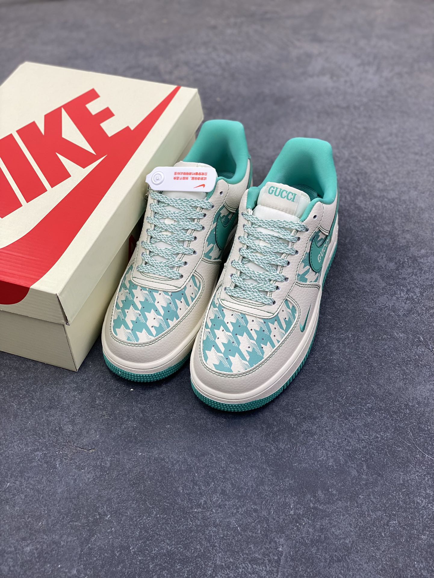 图片[8]-NIke Air Force 1 ‘07 Low “古驰联名——薄荷绿”空军一号 低帮 运动鞋 休闲鞋 折边针车 工艺难度大 原楦头原纸板 原装鞋盒 定制五金配件 内置全掌气垫 原厂鞋底 货号：XL1979-124 尺码：36 36.5 37.5 38 38.5 39 40 40.5 41 42 42.5 43 44 44.5 45-选品中心