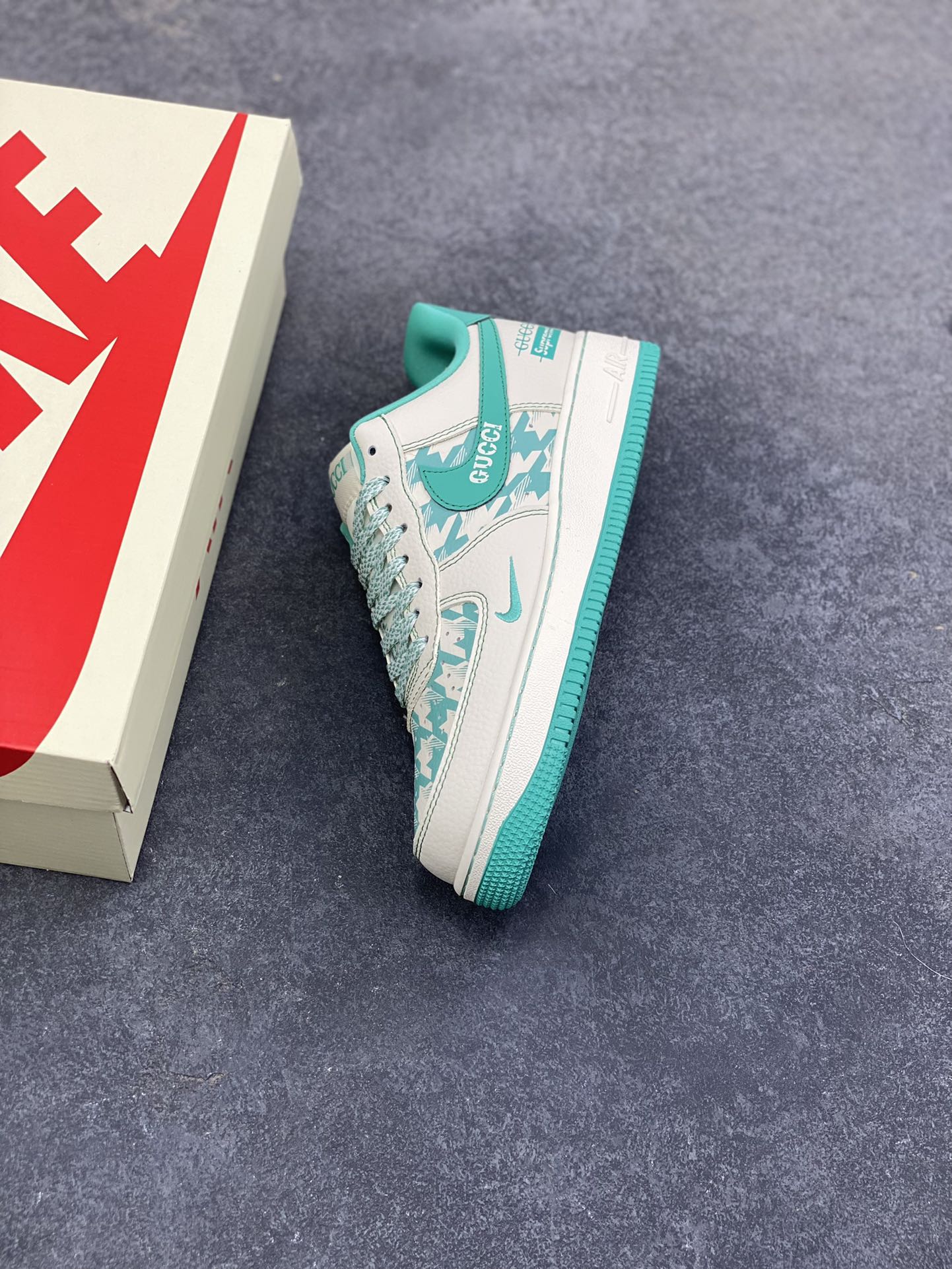 图片[7]-NIke Air Force 1 ‘07 Low “古驰联名——薄荷绿”空军一号 低帮 运动鞋 休闲鞋 折边针车 工艺难度大 原楦头原纸板 原装鞋盒 定制五金配件 内置全掌气垫 原厂鞋底 货号：XL1979-124 尺码：36 36.5 37.5 38 38.5 39 40 40.5 41 42 42.5 43 44 44.5 45-选品中心