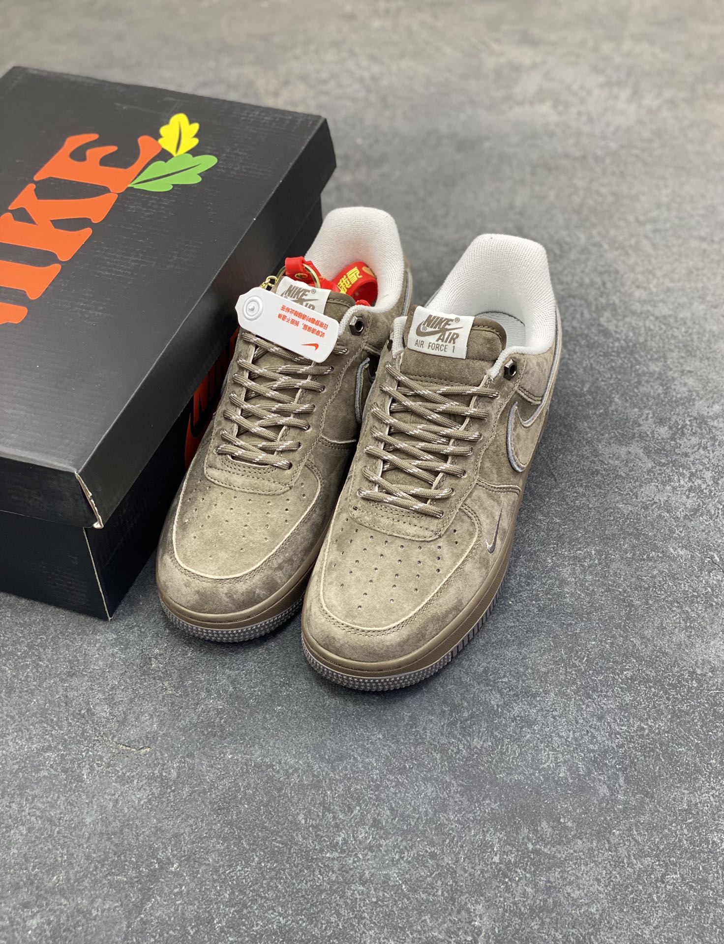 图片[8]-Nike Air Force 1 ‘07 Low “头层猪八拼接” 空军一号 高端定制 低帮 运动鞋 休闲鞋 折边针车 工艺难度大 原楦头原纸板 原装鞋盒 定制五金配件 内置全掌气垫 原厂鞋底 货号：DY9867-103 尺码：36 36.5 37.5 38 38.5 39 40 40.5 41 42 42.5 43 44 44.5 45-选品中心