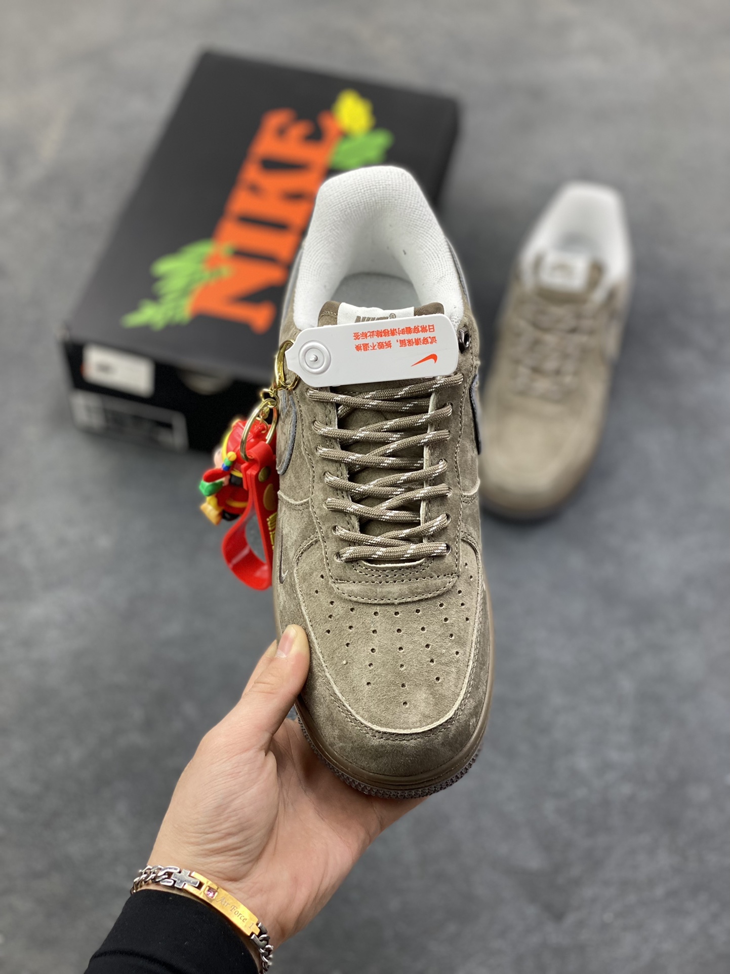 图片[2]-Nike Air Force 1 ‘07 Low “头层猪八拼接” 空军一号 高端定制 低帮 运动鞋 休闲鞋 折边针车 工艺难度大 原楦头原纸板 原装鞋盒 定制五金配件 内置全掌气垫 原厂鞋底 货号：DY9867-103 尺码：36 36.5 37.5 38 38.5 39 40 40.5 41 42 42.5 43 44 44.5 45-选品中心