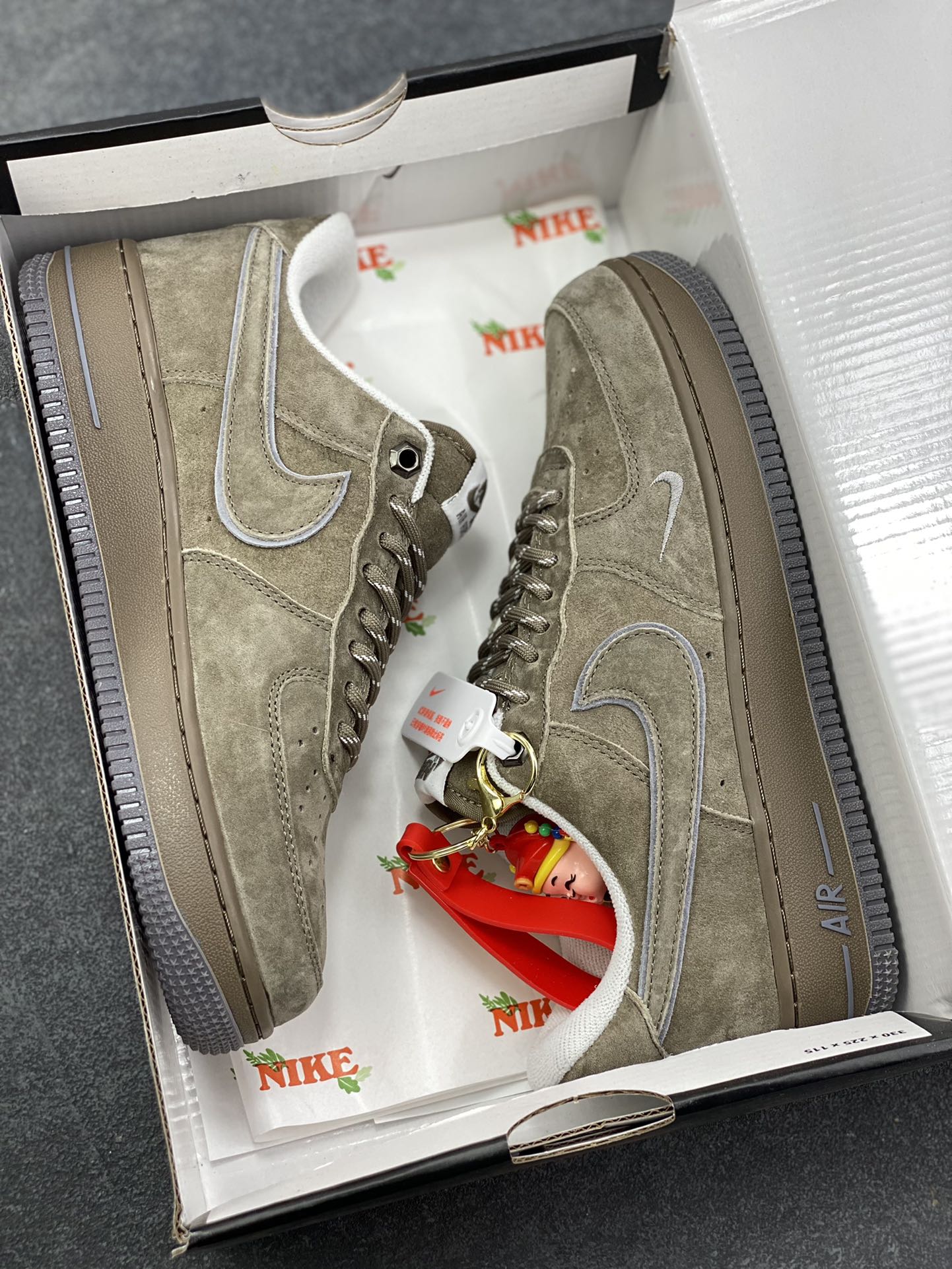 图片[9]-Nike Air Force 1 ‘07 Low “头层猪八拼接” 空军一号 高端定制 低帮 运动鞋 休闲鞋 折边针车 工艺难度大 原楦头原纸板 原装鞋盒 定制五金配件 内置全掌气垫 原厂鞋底 货号：DY9867-103 尺码：36 36.5 37.5 38 38.5 39 40 40.5 41 42 42.5 43 44 44.5 45-选品中心