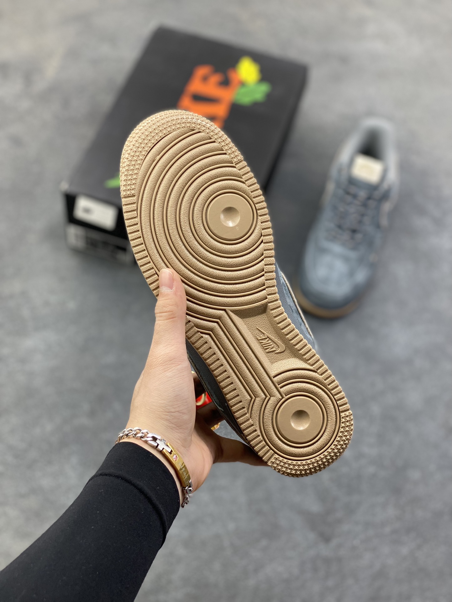 图片[5]-Nike Air Force 1 ‘07 Low “头层猪八拼接” 空军一号 高端定制 低帮 运动鞋 休闲鞋 折边针车 工艺难度大 原楦头原纸板 原装鞋盒 定制五金配件 内置全掌气垫 原厂鞋底 货号：DY9867-101 尺码：36 36.5 37.5 38 38.5 39 40 40.5 41 42 42.5 43 44 44.5 45-选品中心