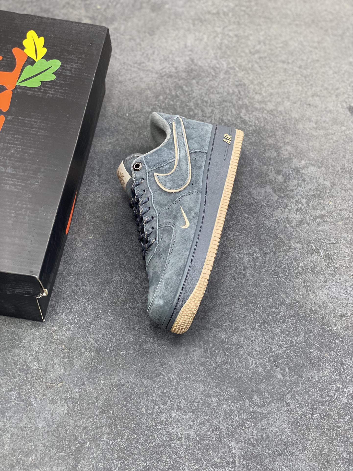 图片[7]-Nike Air Force 1 ‘07 Low “头层猪八拼接” 空军一号 高端定制 低帮 运动鞋 休闲鞋 折边针车 工艺难度大 原楦头原纸板 原装鞋盒 定制五金配件 内置全掌气垫 原厂鞋底 货号：DY9867-101 尺码：36 36.5 37.5 38 38.5 39 40 40.5 41 42 42.5 43 44 44.5 45-选品中心