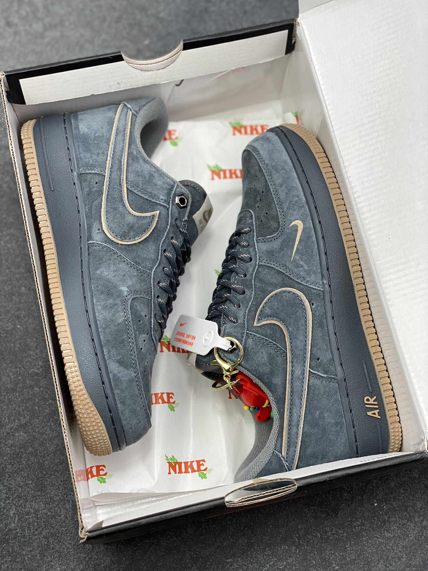 图片[9]-Nike Air Force 1 ‘07 Low “头层猪八拼接” 空军一号 高端定制 低帮 运动鞋 休闲鞋 折边针车 工艺难度大 原楦头原纸板 原装鞋盒 定制五金配件 内置全掌气垫 原厂鞋底 货号：DY9867-101 尺码：36 36.5 37.5 38 38.5 39 40 40.5 41 42 42.5 43 44 44.5 45-选品中心