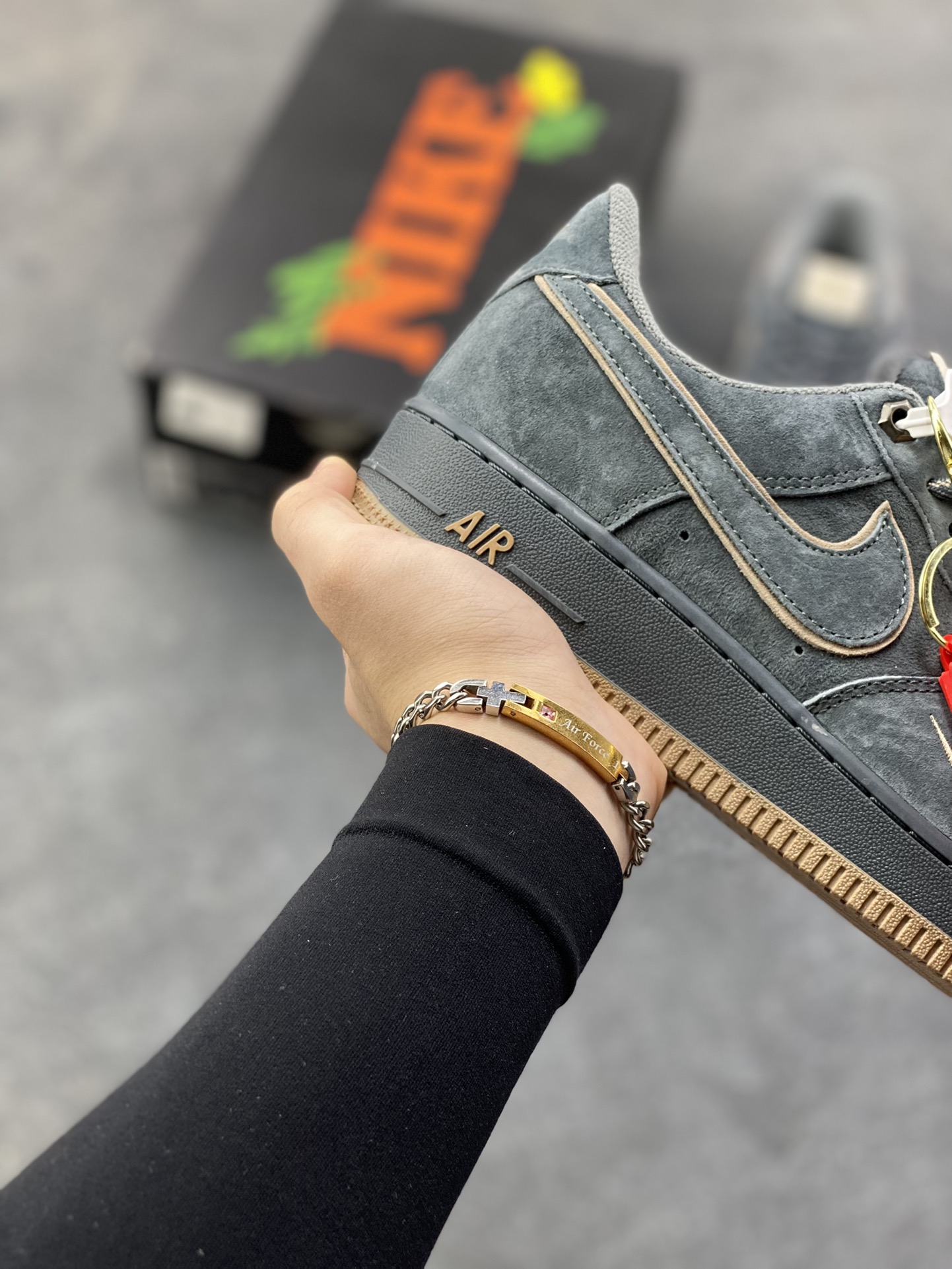 图片[6]-Nike Air Force 1 ‘07 Low “头层猪八拼接” 空军一号 高端定制 低帮 运动鞋 休闲鞋 折边针车 工艺难度大 原楦头原纸板 原装鞋盒 定制五金配件 内置全掌气垫 原厂鞋底 货号：DY9867-101 尺码：36 36.5 37.5 38 38.5 39 40 40.5 41 42 42.5 43 44 44.5 45-选品中心