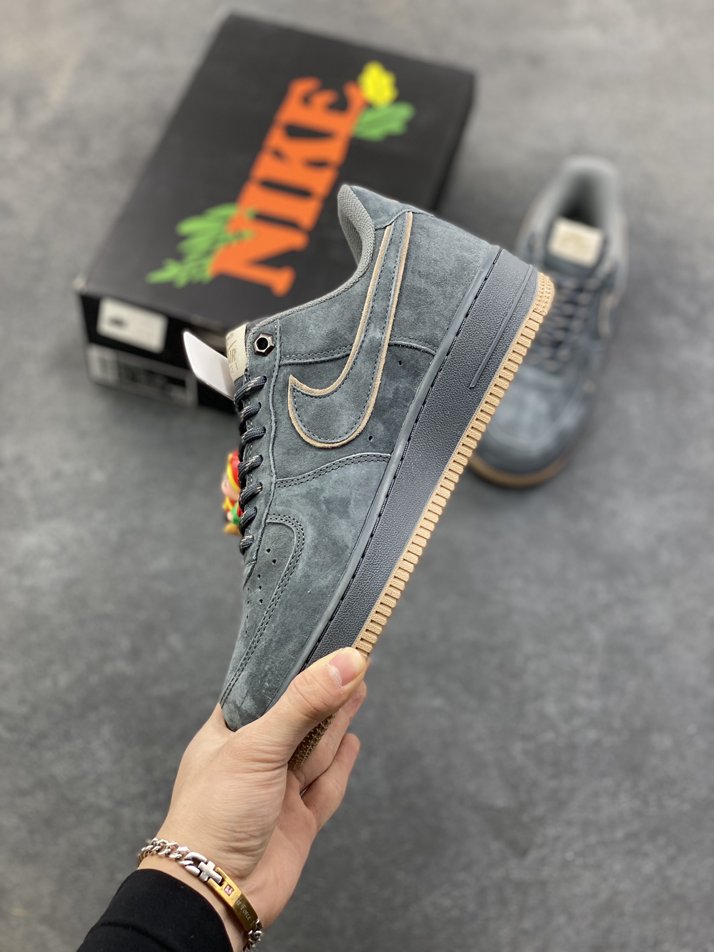 图片[3]-Nike Air Force 1 ‘07 Low “头层猪八拼接” 空军一号 高端定制 低帮 运动鞋 休闲鞋 折边针车 工艺难度大 原楦头原纸板 原装鞋盒 定制五金配件 内置全掌气垫 原厂鞋底 货号：DY9867-101 尺码：36 36.5 37.5 38 38.5 39 40 40.5 41 42 42.5 43 44 44.5 45-选品中心