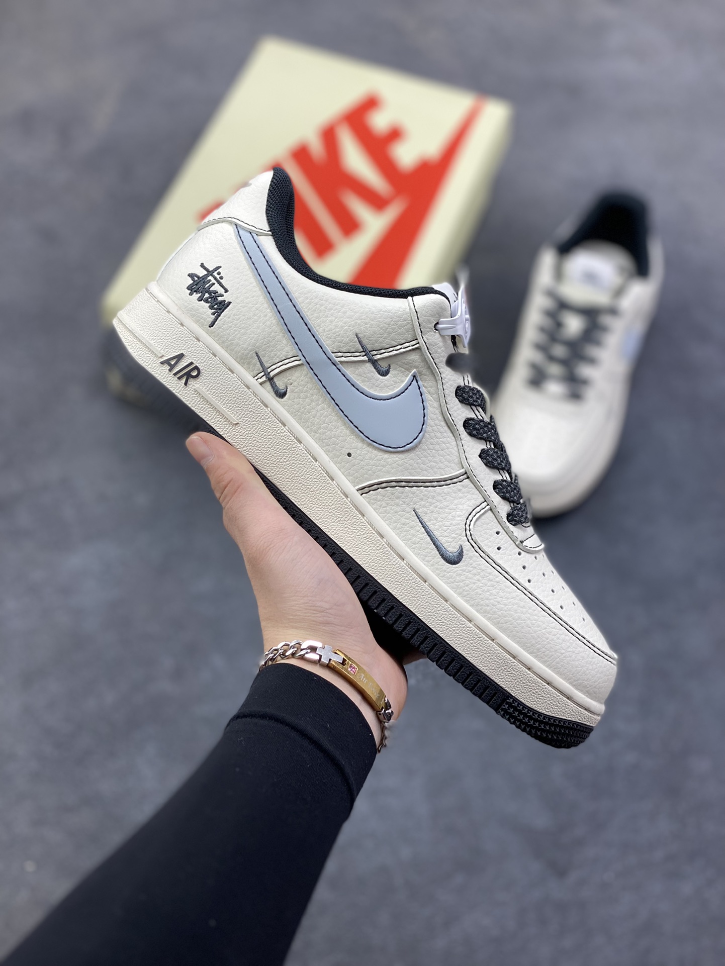 NIke Air Force 1 ‘07 Low “斯图西联名——刺绣小三勾”空军一号 低帮 运动鞋 休闲鞋 折边针车 工艺难度大 原楦头原纸板 原装鞋盒 定制五金配件 内置全掌气垫 原厂鞋底 货号：XZ6188-630 尺码：36 36.5 37.5 38 38.5 39 40 40.5 41 42 42.5 43 44 44.5 45-选品中心