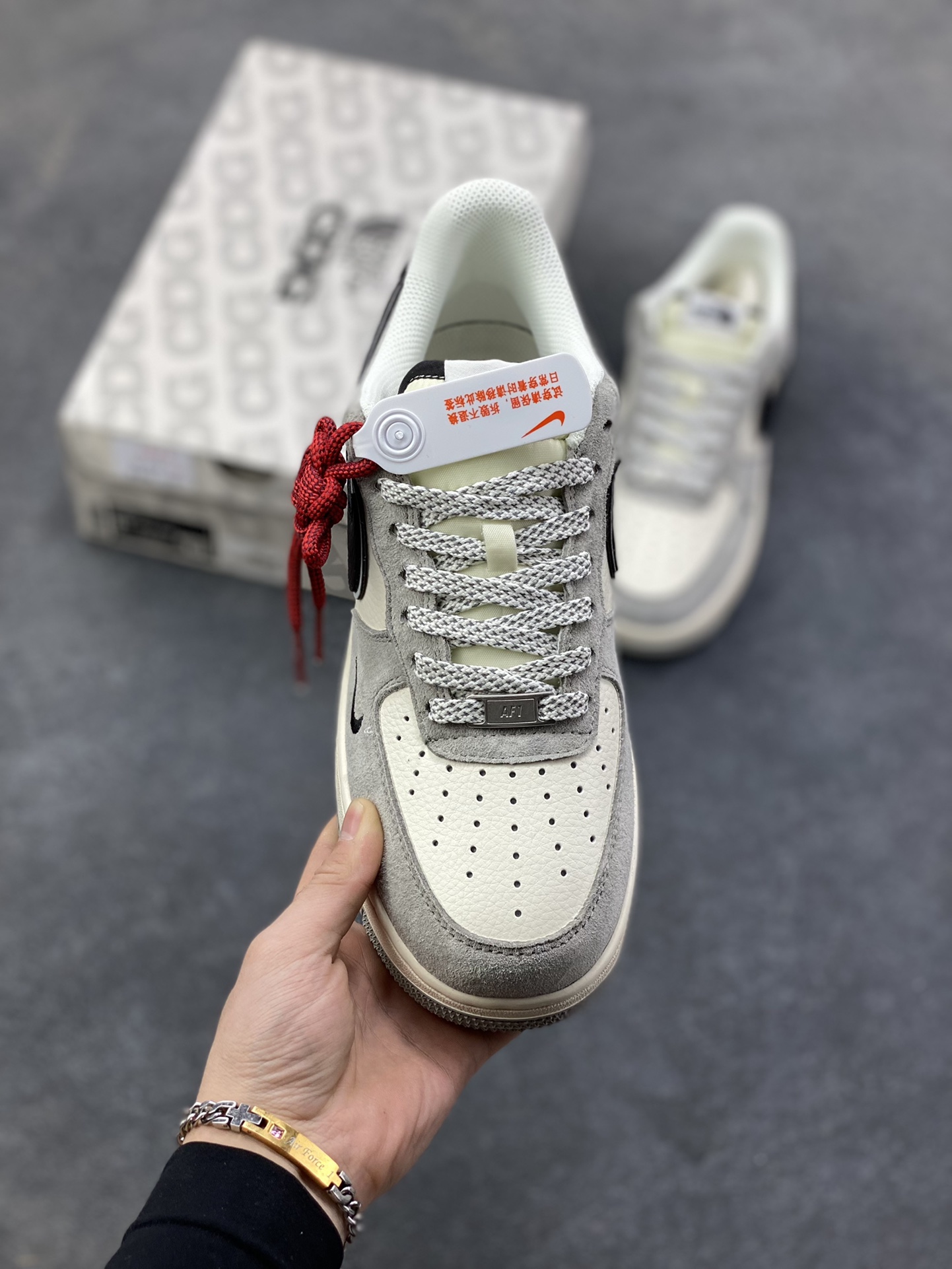 图片[2]-NIke Air Force 1 ‘07 Low “北面联名——灰底灰猪八”空军一号 低帮 运动鞋 休闲鞋 折边针车 工艺难度大 原楦头原纸板 原装鞋盒 定制五金配件 内置全掌气垫 原厂鞋底 货号：XZ6188-763 尺码：36 36.5 37.5 38 38.5 39 40 40.5 41 42 42.5 43 44 44.5 45-选品中心