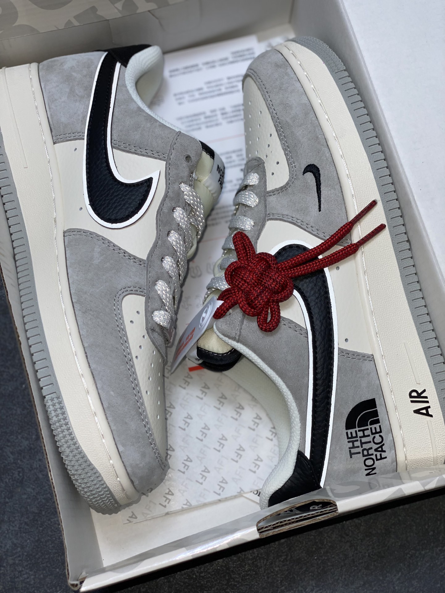 图片[9]-NIke Air Force 1 ‘07 Low “北面联名——灰底灰猪八”空军一号 低帮 运动鞋 休闲鞋 折边针车 工艺难度大 原楦头原纸板 原装鞋盒 定制五金配件 内置全掌气垫 原厂鞋底 货号：XZ6188-763 尺码：36 36.5 37.5 38 38.5 39 40 40.5 41 42 42.5 43 44 44.5 45-选品中心