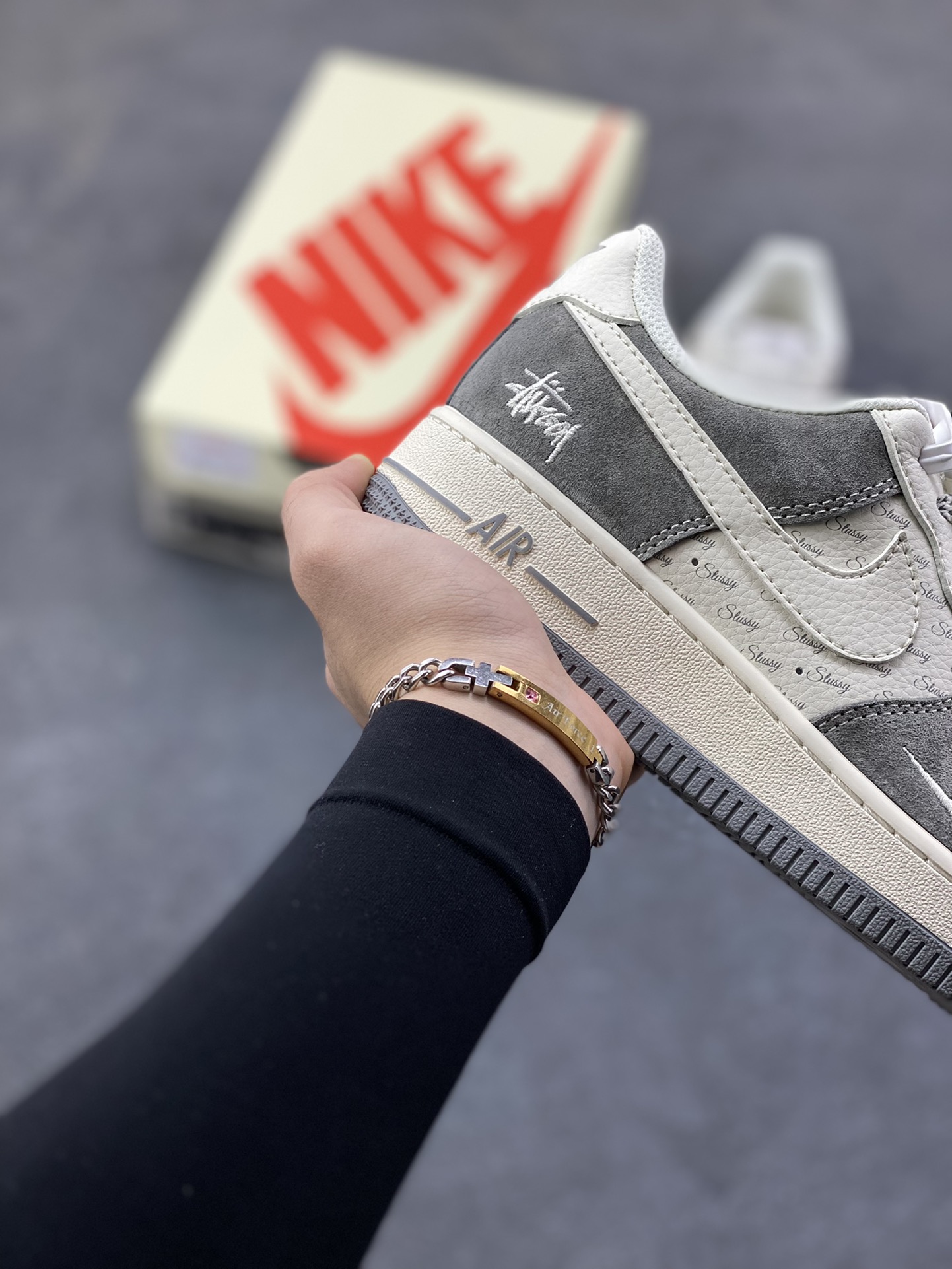 图片[6]-NIke Air Force 1 ‘07 Low “斯图西——简约灰”空军一号 低帮 运动鞋 休闲鞋 折边针车 工艺难度大 原楦头原纸板 原装鞋盒 定制五金配件 内置全掌气垫 原厂鞋底 货号：XZ6188-672 尺码：36 36.5 37.5 38 38.5 39 40 40.5 41 42 42.5 43 44 44.5 45-选品中心