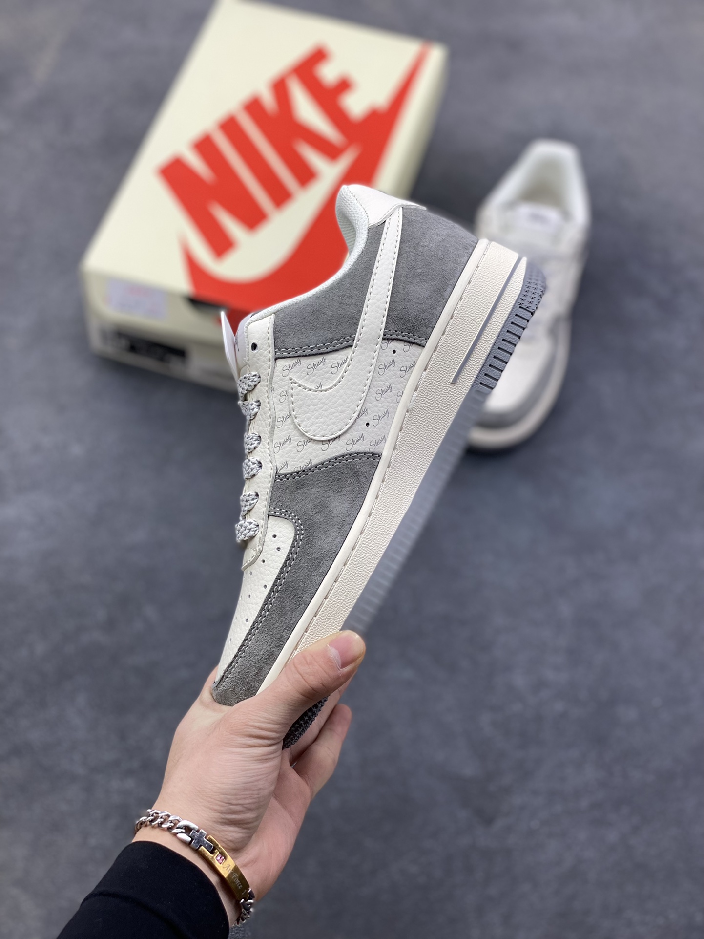 图片[3]-NIke Air Force 1 ‘07 Low “斯图西——简约灰”空军一号 低帮 运动鞋 休闲鞋 折边针车 工艺难度大 原楦头原纸板 原装鞋盒 定制五金配件 内置全掌气垫 原厂鞋底 货号：XZ6188-672 尺码：36 36.5 37.5 38 38.5 39 40 40.5 41 42 42.5 43 44 44.5 45-选品中心