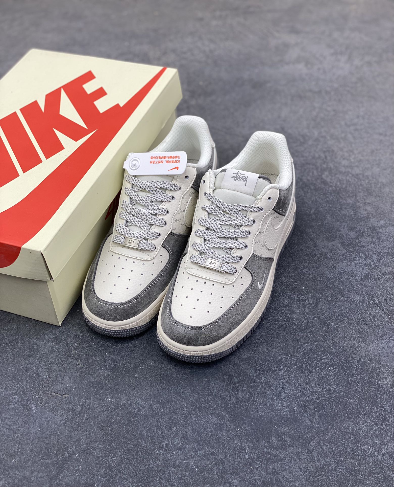 图片[8]-NIke Air Force 1 ‘07 Low “斯图西——简约灰”空军一号 低帮 运动鞋 休闲鞋 折边针车 工艺难度大 原楦头原纸板 原装鞋盒 定制五金配件 内置全掌气垫 原厂鞋底 货号：XZ6188-672 尺码：36 36.5 37.5 38 38.5 39 40 40.5 41 42 42.5 43 44 44.5 45-选品中心