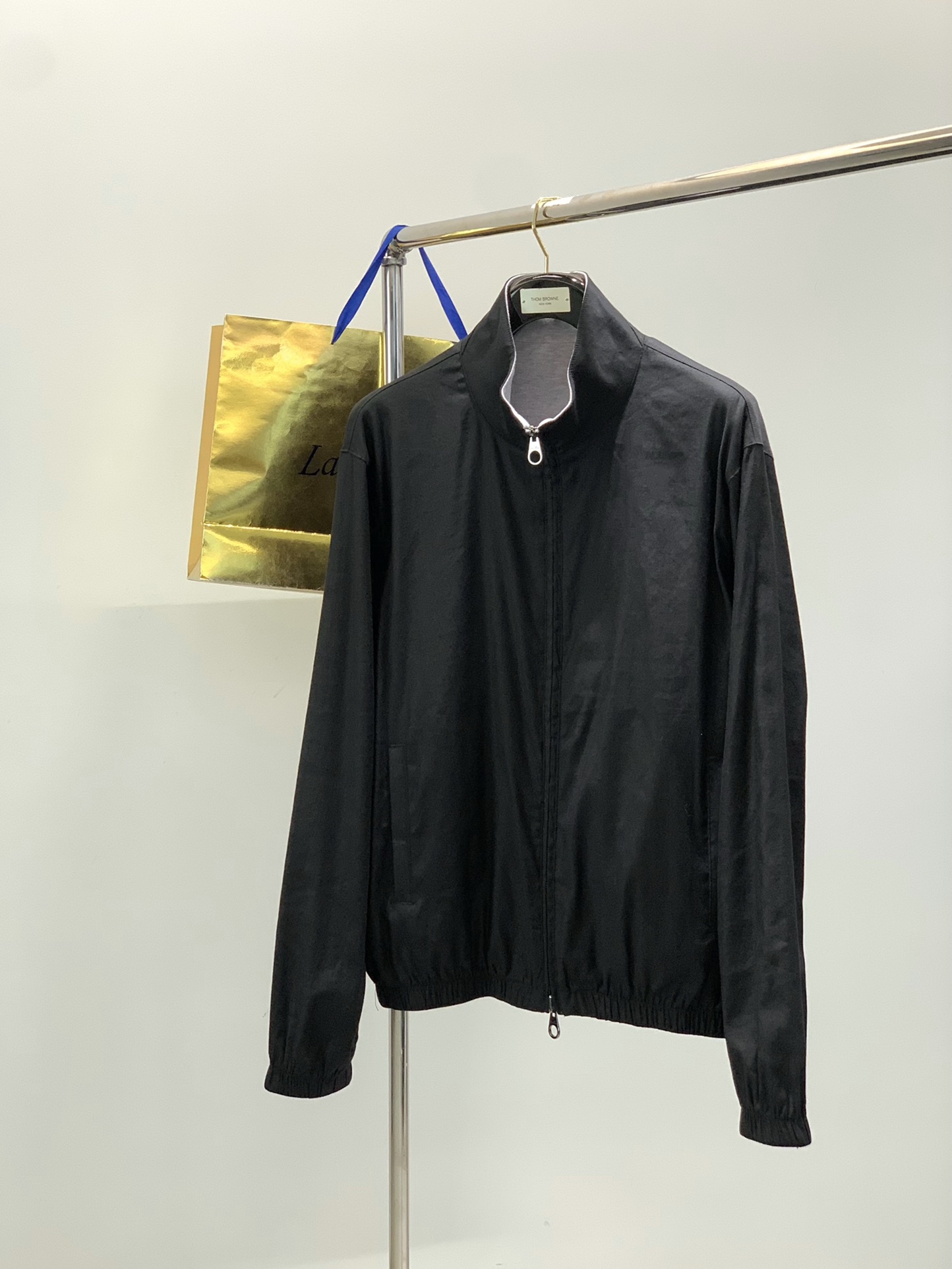 NO:622125,, LP (Loro Piana), the latest autumn product, available at counters at the same time, original order, fashionable and casual reversible jacket, made of imported original fabrics, top-notch printing technology, letter pattern decoration logo, original hardware accessories decoration, extremely high grade, comfortable and versatile, and the upper body is very handsome!  Size M-3XL,,loro piana,loro piana,jackets & coats,alexander wang19860909,LP(Loro Piana ),秋季最新品,专柜同步有售,原单狠货,时尚休闲两面穿外套,采用进口原版面料,顶级印花工艺字母图案装饰logo,原版五金辅料装饰,档次极高,舒适百搭,上身帅气十足！码数M-3XL,,loro piana,loro piana,jackets & coats,alexander wang,Men's clothing