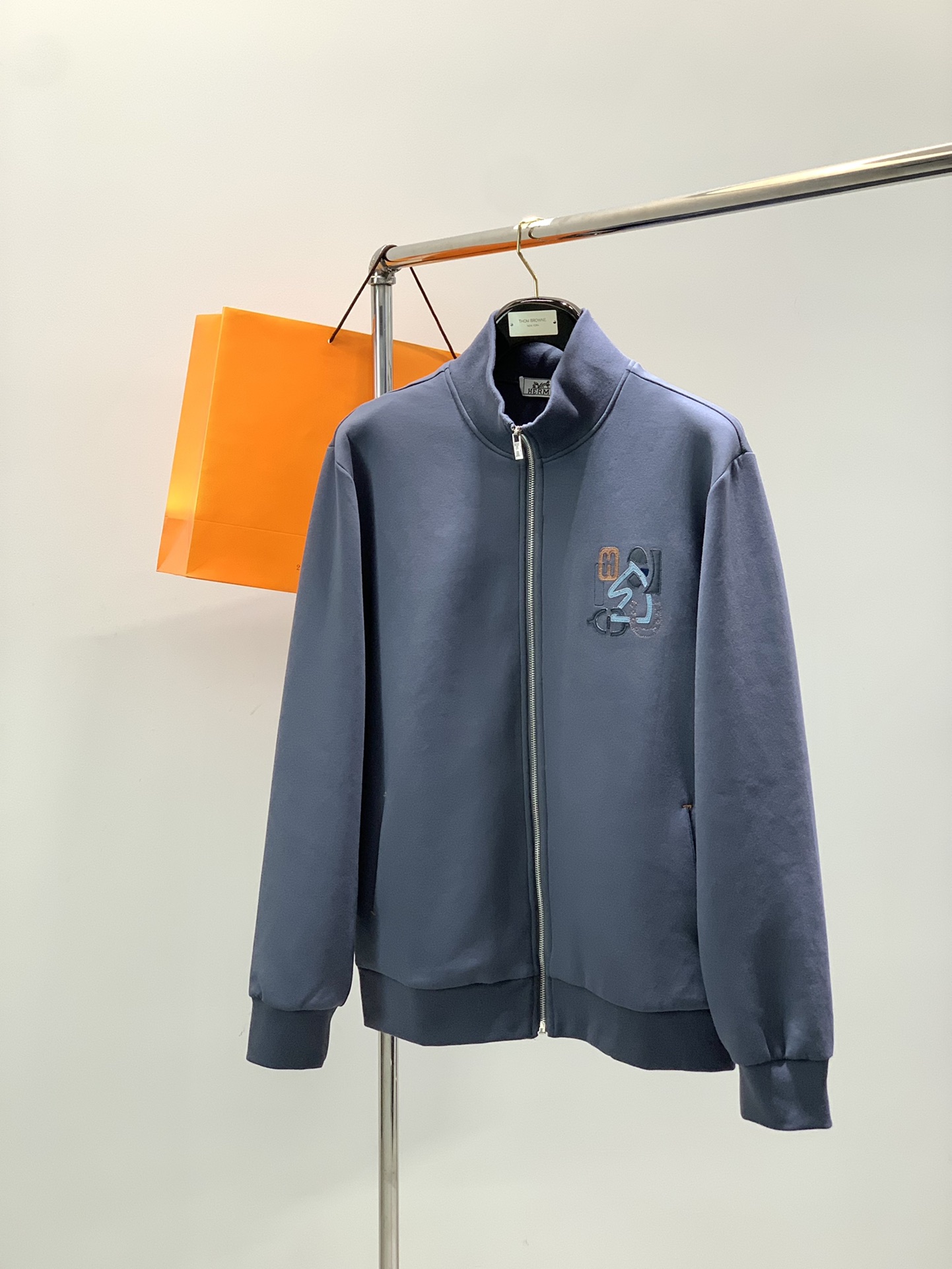 NO:646439,Clothes, pants P, Hermès, latest autumn products, available at counters simultaneously, original goods, fashionable casual suits, customized imported original fabrics, comfortable and breathable, top-notch embroidery crafts letter pattern decorative logo, original hardware accessories decoration, handsome and stylish upper body, 3 colors recommended, size M-3XL,,hermes,hermes,alexander wang19860909衣服,裤子P,Hermès 爱马仕,秋季最新品,专柜同步有售,原单狠货,时尚休闲套装,定制进口原版面料,舒适透气,顶级刺绣工艺字母图案装饰logo, 原版五金辅料装饰,上身帅气有型,3色推荐,码数M-3XL,,hermes,hermes,alexander wang,Men's clothing