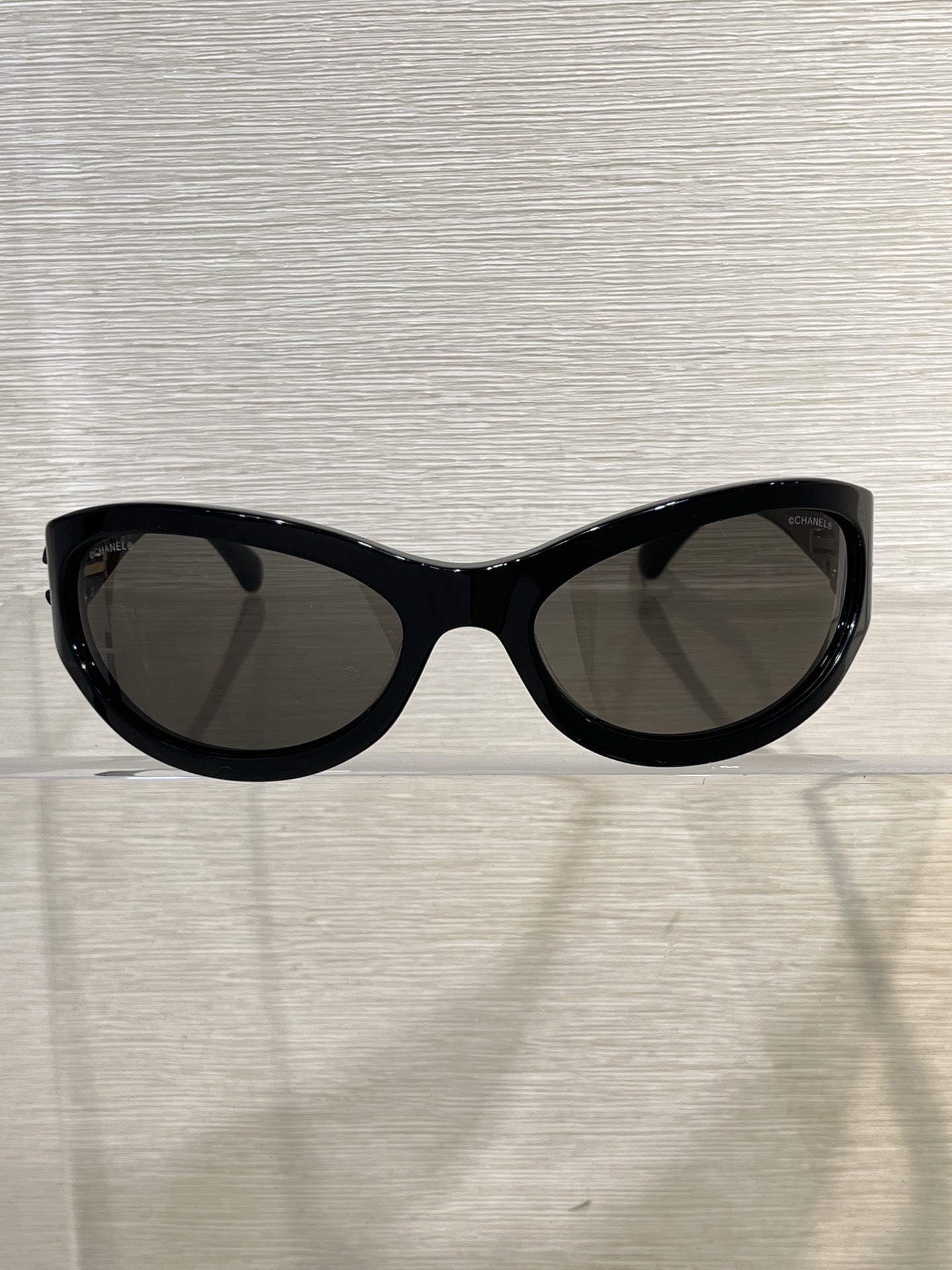 NO:677920,A71763 Xin Zhilei's same style sunglasses Jennie26C headband sunglasses, Millennial y2k style, goggle design, dark double C is more low-key, Cardia high-end jewelry19860909A71763 辛芷蕾同款墨镜 Jennie26C发箍墨镜 千禧y2k风,护目镜造型设计 暗黑双C更低调,,卡迪亚高端饰品,Jewelry