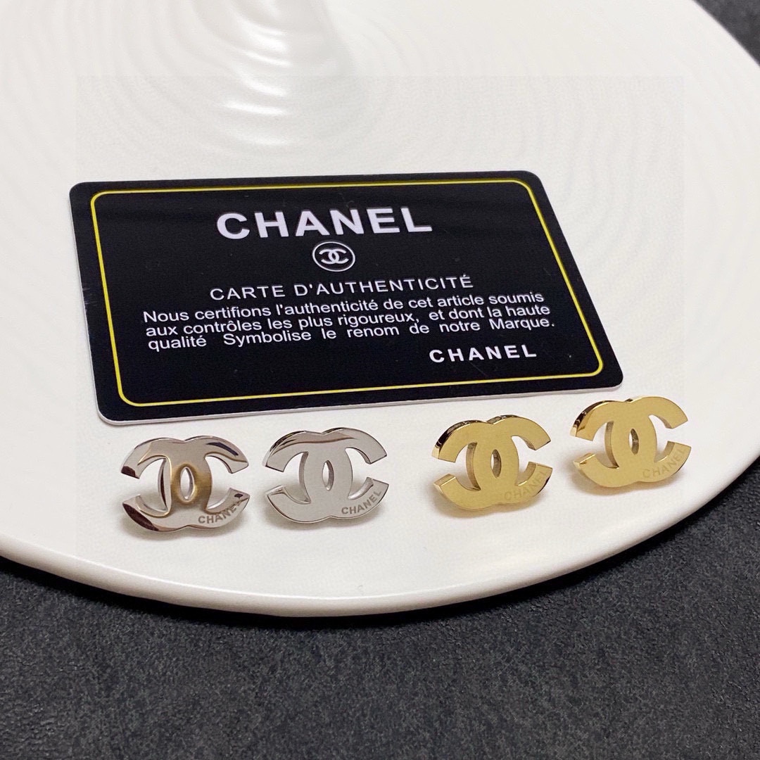 NO:641783,Xiaoxiang Chanel's new second-hand shiny earrings. Every detail is very fine. This design is very beautiful. This is really super beautiful and super fairy. A must-have for exquisite ladies, fine jewelry, chanel, earrings.19860909小香Chanel新款中古亮面耳钉耳环 每一个细节做工非常精细 这款设计非常美轮美奂这款真的超级美超级仙 精致小姐姐必备,饰品精品,chanel,earrings,Jewelry
