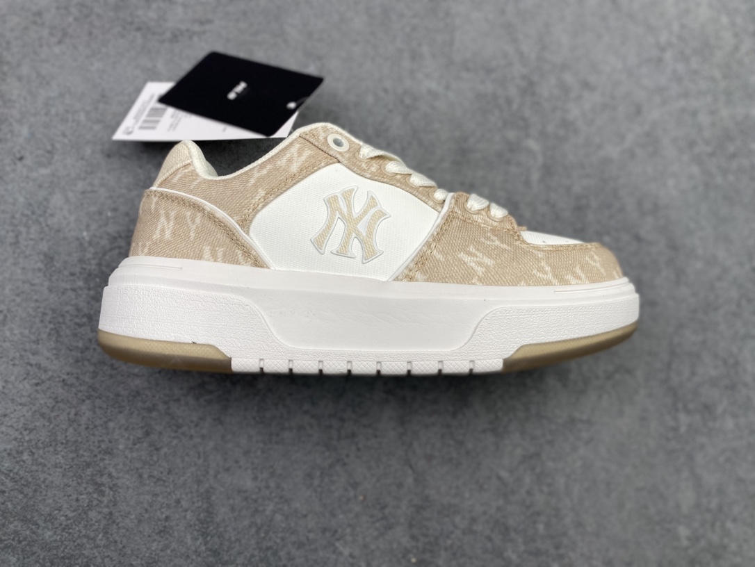 特价💰180
Korea韩国限定!联乘美国榄球洋基队New York Yankees x MLB Chunky Liner Low 学长鞋系列低帮老爹风轻量增高厚底百搭休闲运动板鞋“米白浅蓝牛仔NY大标”3ASXD025N-50BLS
尺码:35 36 36.5 37.5 38 38.5 39 40 40.5 41 42 42.5 43 44 45h6