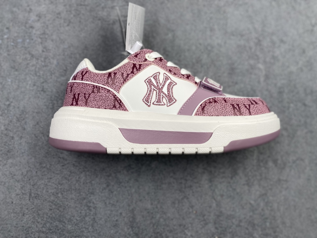 特价💰180
  Korea韩国限定!联乘美国榄球洋基队New York Yankees x MLB Chunky Liner Low 学长鞋系列低帮老爹风轻量增高厚底百搭休闲运动板鞋“米白浅蓝牛仔NY大标”3ASXD025N-50BLS
尺码：35 36 36.5 37.5 38 38.5 39 40 40.5 41 42 42.5 43 44 45h6