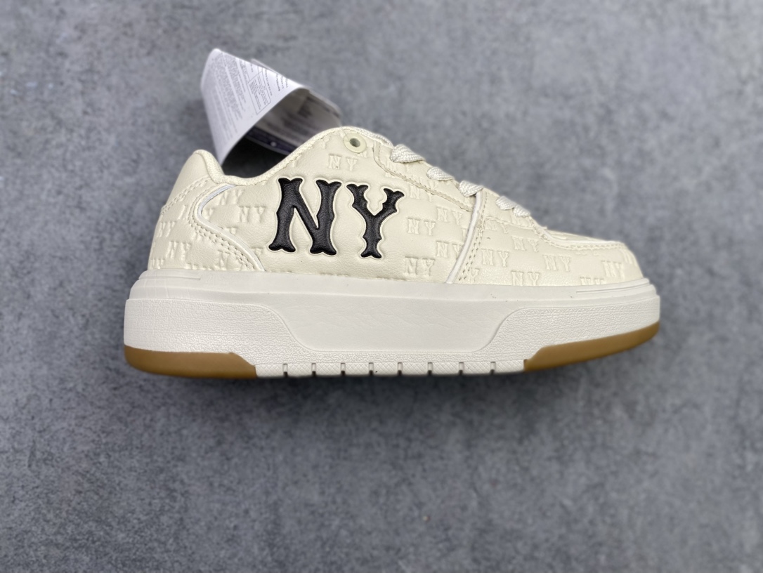 特价💰180
  Korea韩国限定!联乘美国榄球洋基队New York Yankees x MLB Chunky Liner Low 学长鞋系列低帮老爹风轻量增高厚底百搭休闲运动板鞋“米白浅蓝牛仔NY大标”3ASXD025N-50BLS
尺码：35 36 36.5 37.5 38 38.5 39 40 40.5 41 42 42.5 43 44 45h6