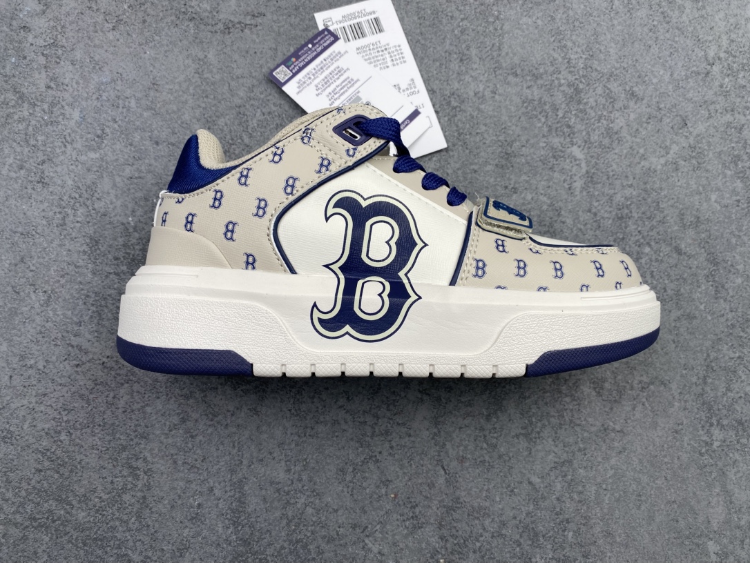 特价💰180
  Korea韩国限定!联乘美国榄球洋基队New York Yankees x MLB Chunky Liner Low 学长鞋系列低帮老爹风轻量增高厚底百搭休闲运动板鞋“米白浅蓝牛仔NY大标”3ASXD025N-50BLS
尺码：35 36 36.5 37.5 38 38.5 39 40 40.5 41 42 42.5 43 44 45h6