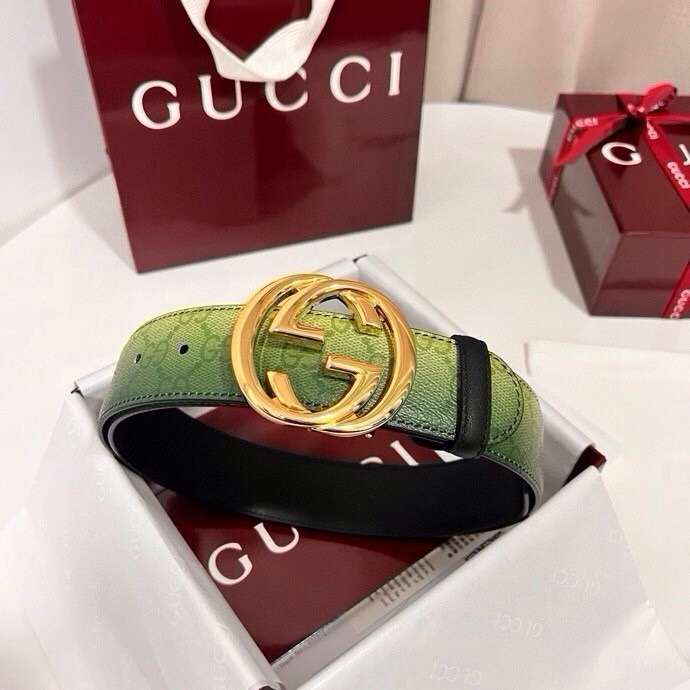 古奇 新款 采用清新淡蓝色调的渐变效果印花，为各项基本功能增添了新的亮点。这款腰带采用带有全面渐变印花效