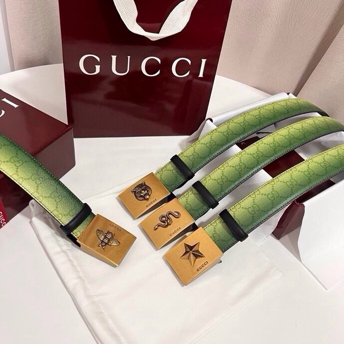 古奇 新款 采用清新淡蓝色调的渐变效果印花，为各项基本功能增添了新的亮点。这款腰带采用带有全面渐变印花效