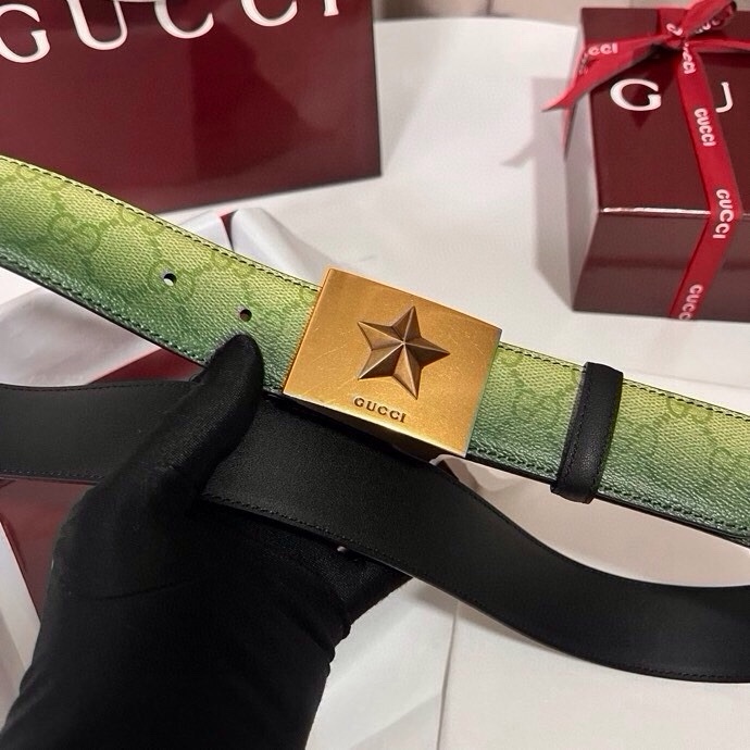 古奇 新款 采用清新淡蓝色调的渐变效果印花，为各项基本功能增添了新的亮点。这款腰带采用带有全面渐变印花效