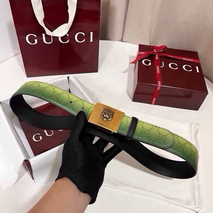 古奇 新款 采用清新淡蓝色调的渐变效果印花，为各项基本功能增添了新的亮点。这款腰带采用带有全面渐变印花效