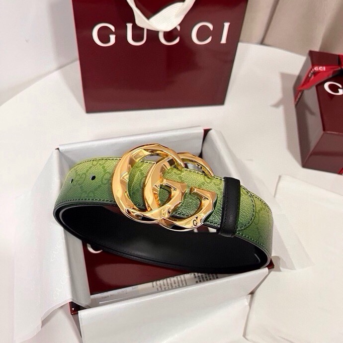 古奇 新款 采用清新淡蓝色调的渐变效果印花，为各项基本功能增添了新的亮点。这款腰带采用带有全面渐变印花效