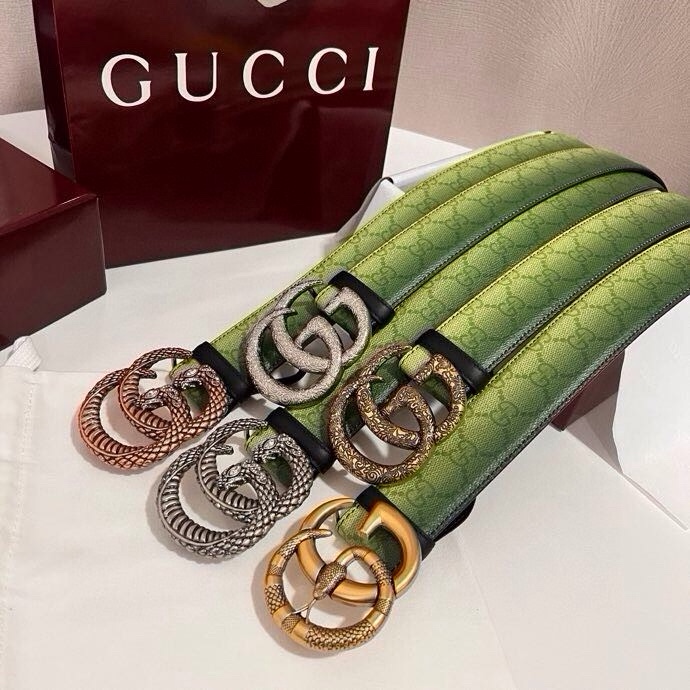 古奇 新款 采用清新淡蓝色调的渐变效果印花，为各项基本功能增添了新的亮点。这款腰带采用带有全面渐变印花效