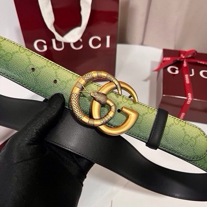 古奇 新款 采用清新淡蓝色调的渐变效果印花，为各项基本功能增添了新的亮点。这款腰带采用带有全面渐变印花效