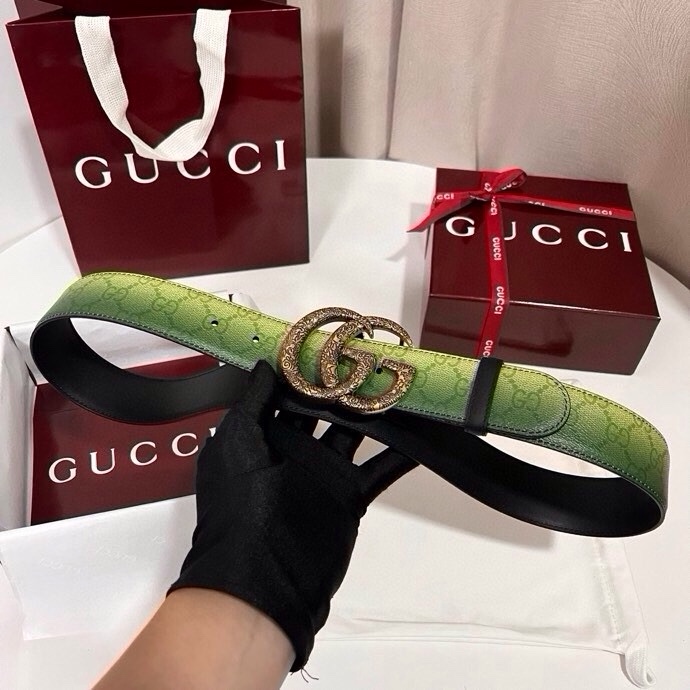 古奇 新款 采用清新淡蓝色调的渐变效果印花，为各项基本功能增添了新的亮点。这款腰带采用带有全面渐变印花效