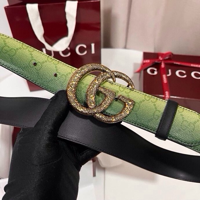 古奇 新款 采用清新淡蓝色调的渐变效果印花，为各项基本功能增添了新的亮点。这款腰带采用带有全面渐变印花效