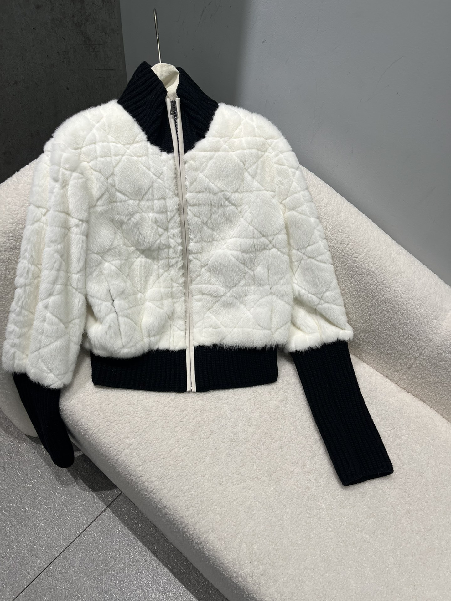 NO:637492,White mink knit, casual and warm Sml size, slim fit, Dior-clothing, dior, alexander wang19860909白貂针织,休闲保暖 Sml码,偏修身版,迪奥-服装,dior,alexander wang,Women's clothing