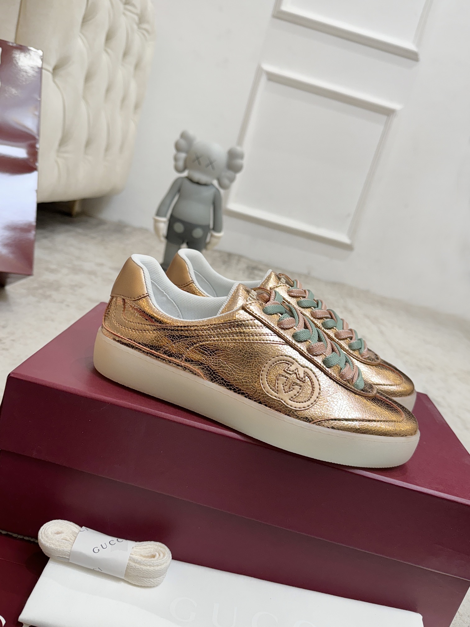 NO:679024,The new Gucci new Dexun shoes are original and have better comfort and better wrapping. Full of personality, they are easy to match with various styles of clothes. The fabrics are cowhide, cow suede, and cowhide lining. The outsole is original TPU outsole, size 35-40 for women and 39-44 for men. Comes with original full packaging, casual shoes/sports shoes, sneakers, cowhide19860909新款古奇新款德训鞋原版一比一打造舒适度、包裹性都比较好.个性十足,很好驾驭各种风格衣服搭配.面料牛皮、牛反绒、内里牛皮.大底原版TPU大底,码数女35-40 男39–44 配原版全包装,休闲鞋/运动鞋,sneakers,cowhide,Women's Shoes