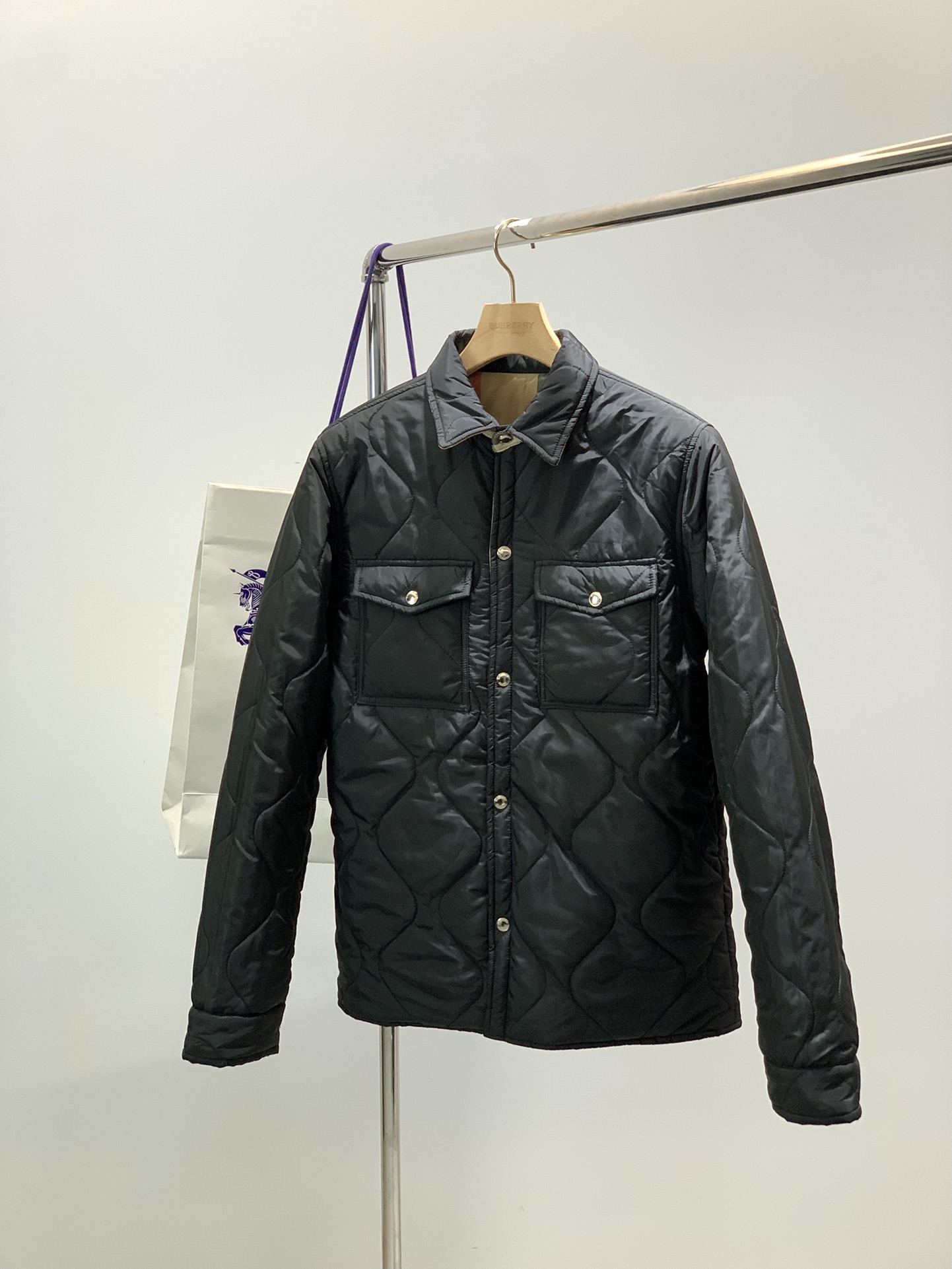 NO:643936,, Burberry, latest winter products, available at counters simultaneously, original goods, fashionable and casual reversible cotton jacket, imported original fabrics, upper body comfortable and breathable, original hardware decoration, extremely high grade, comfortable and versatile, upper body handsome, 2 colors recommended, size M-3Xl,, burberry, burberry, jackets & coats, alexander wang19860909,Burberry 巴宝莉,冬季最新品,专柜同步有售,原单狠货,时尚休闲两面穿棉服外套,进口原版面料,上身舒适透气,原版五金辅料装饰,档次极高,舒适百搭,上身帅气十足,2色推荐,码数M-3Xl,,burberry,burberry,jackets & coats,alexander wang,Men's clothing